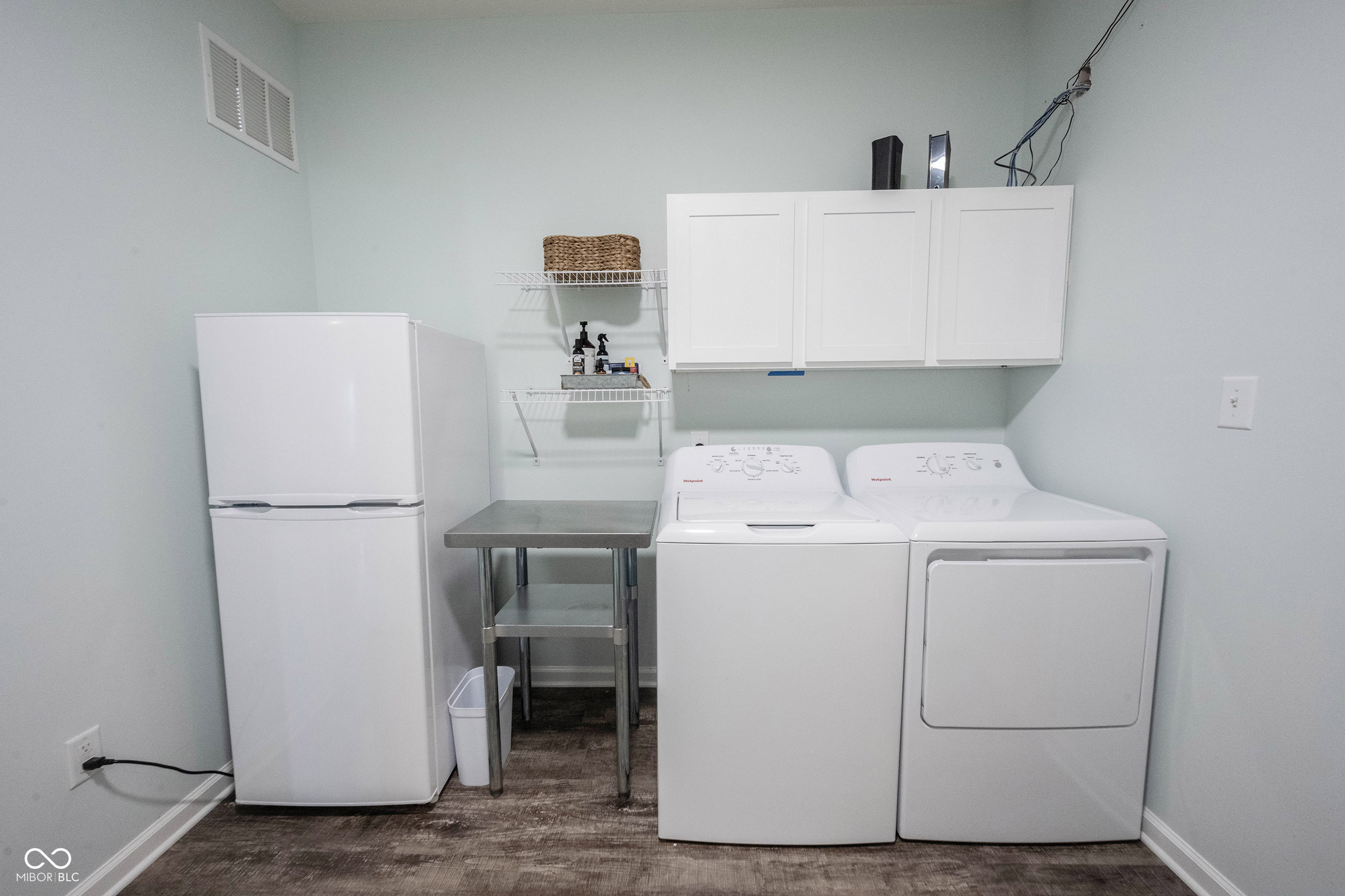 6125 N Cedarwood Drive