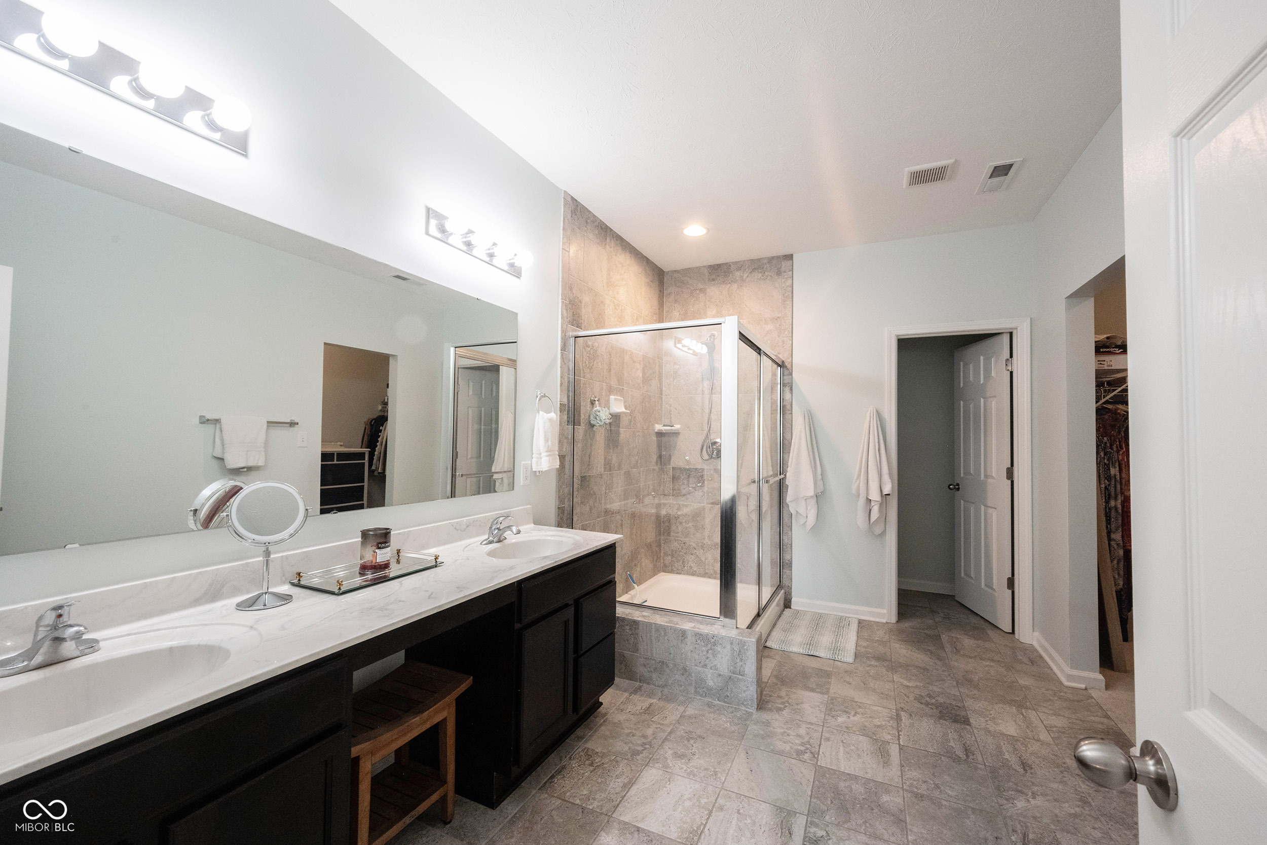 6125 N Cedarwood Drive