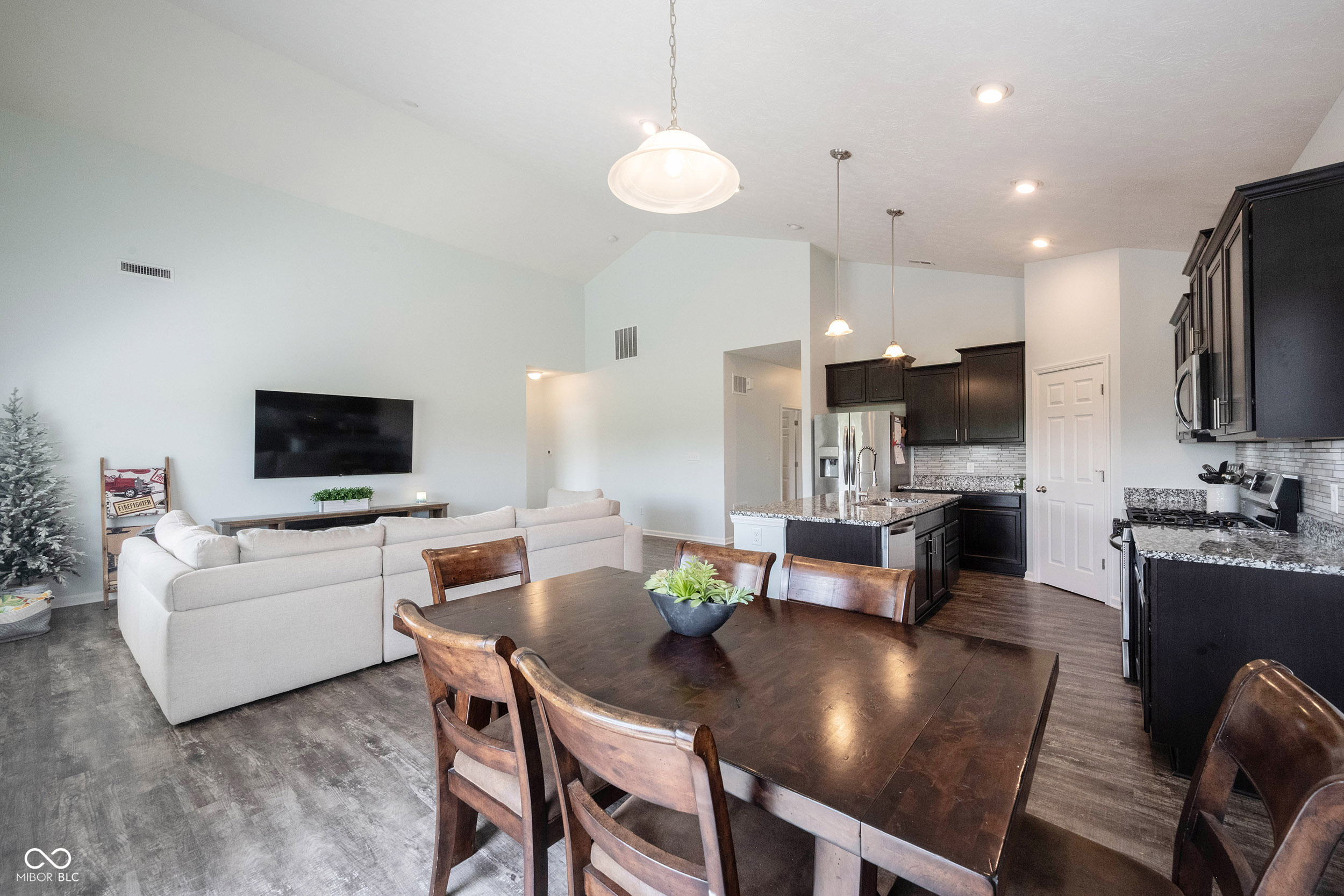 6125 N Cedarwood Drive