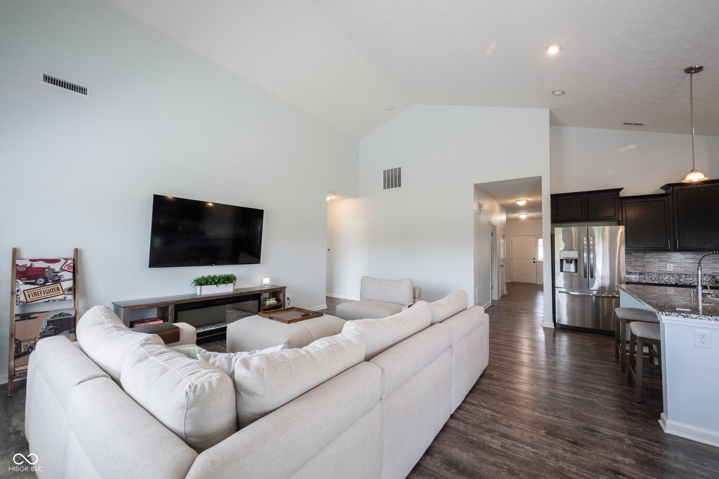 6125 N Cedarwood Drive