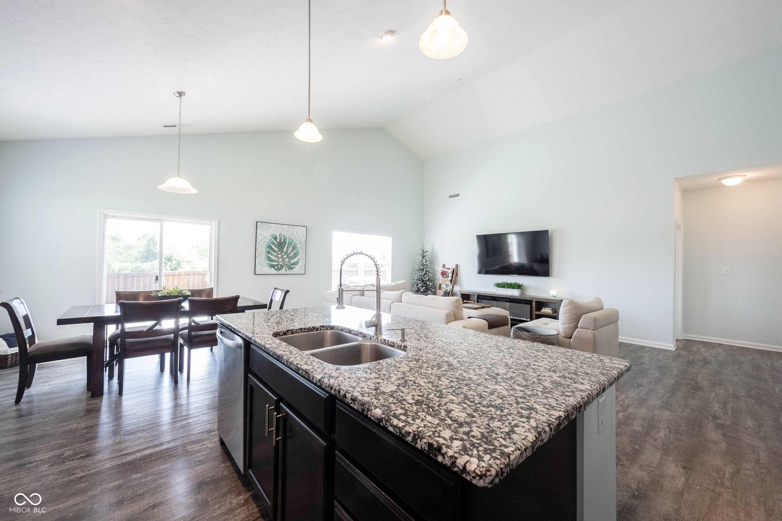 6125 N Cedarwood Drive