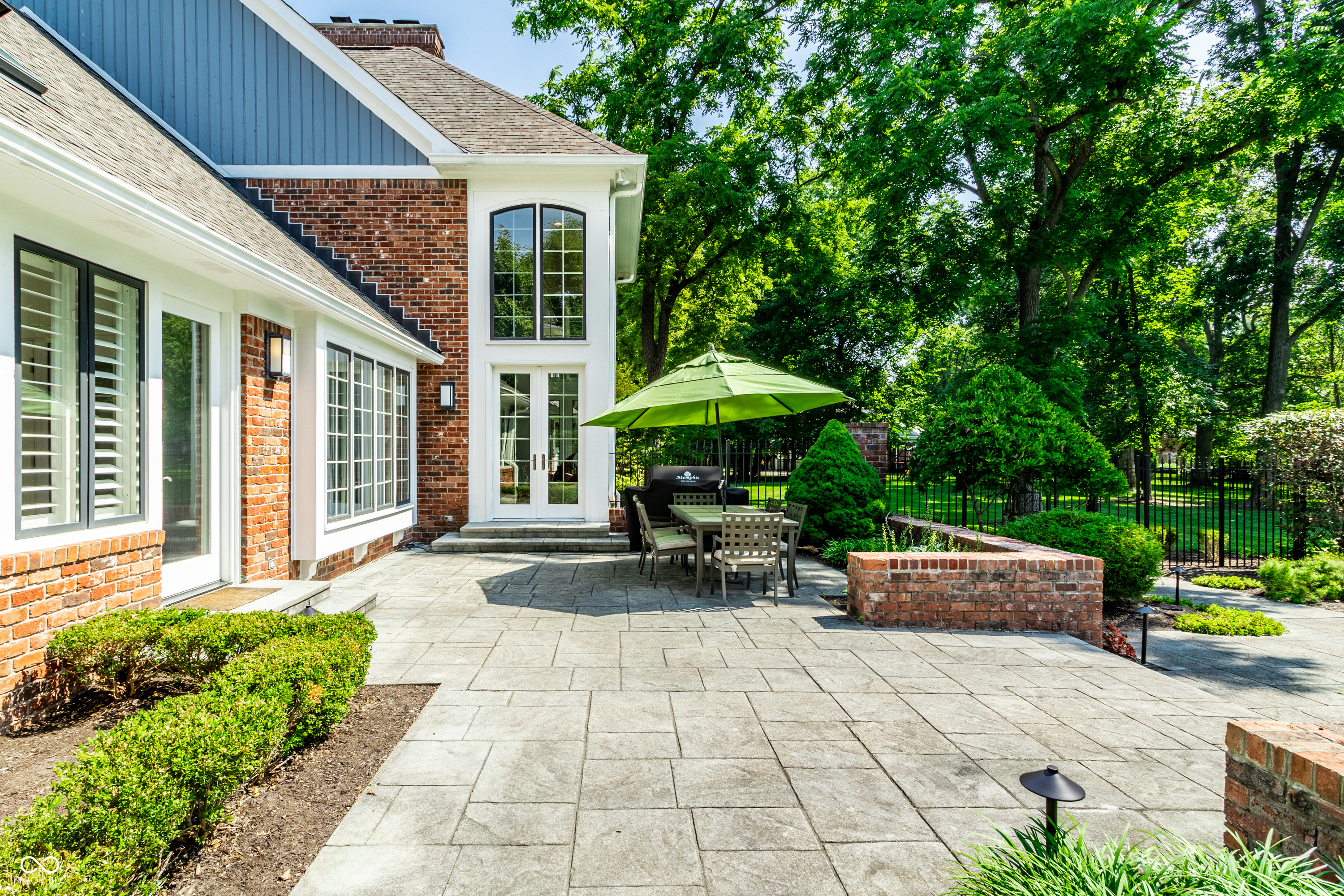 1261 Laurelwood