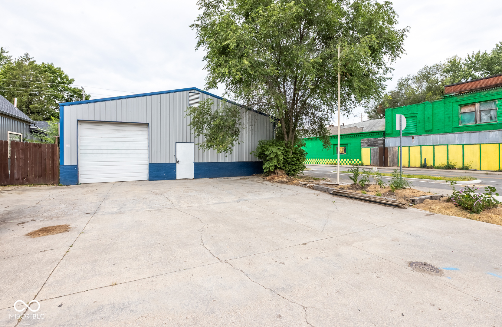 4021 E New York Street