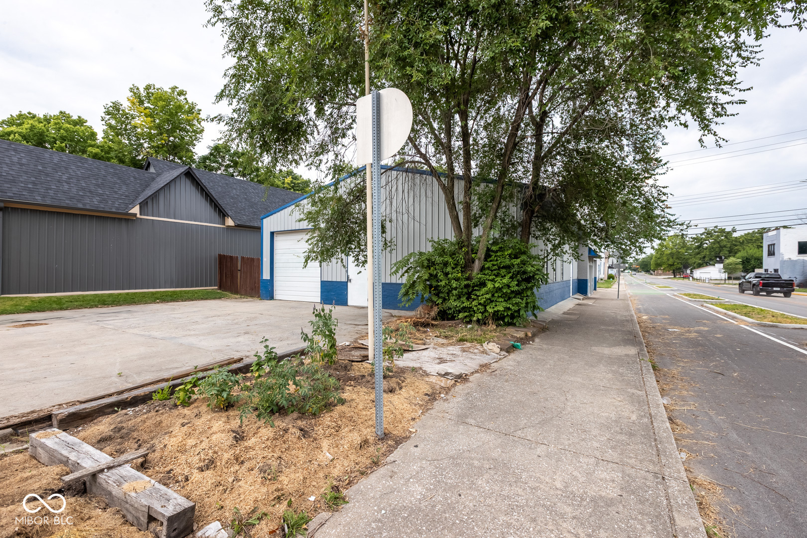 4021 E New York Street