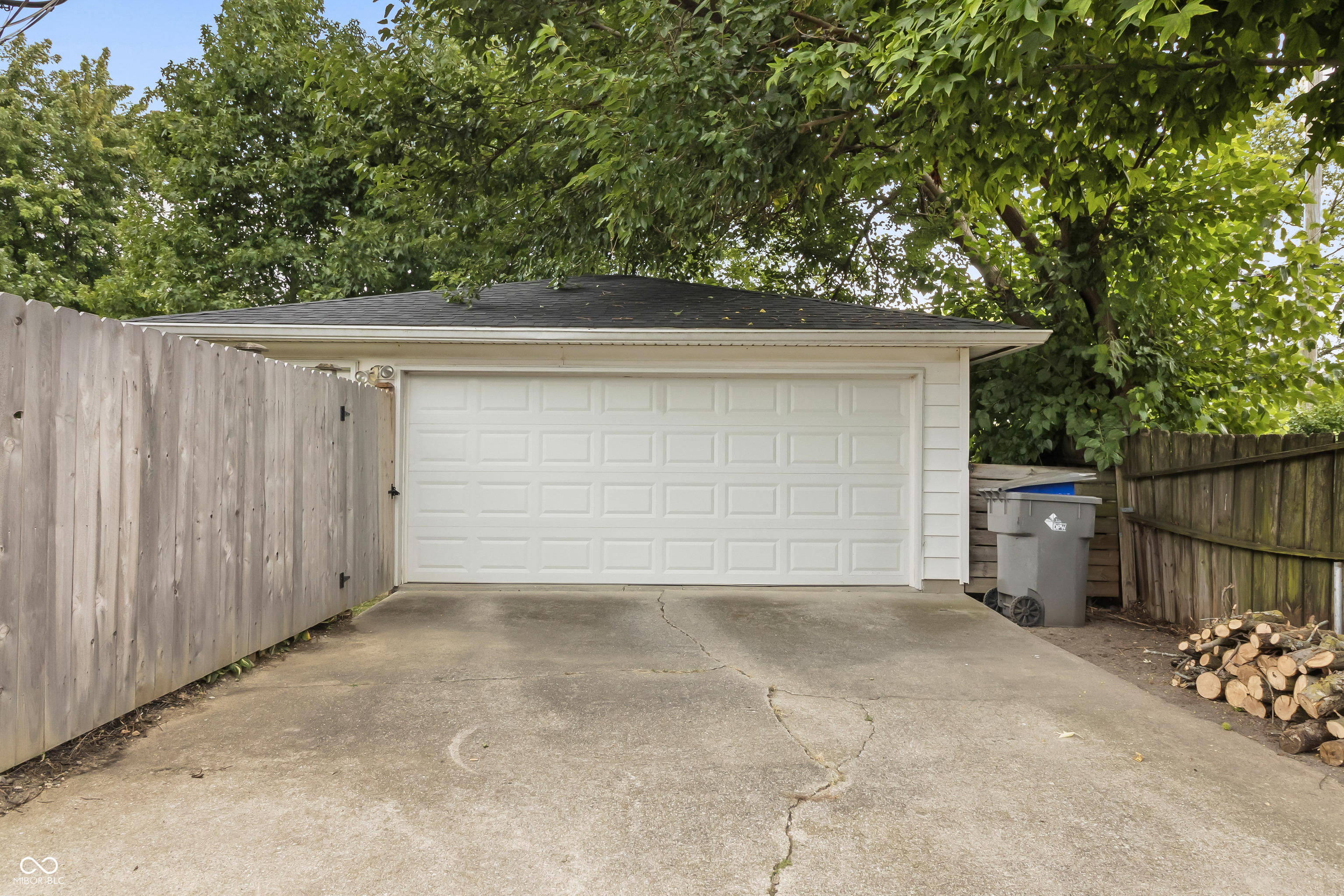 1231 N Whittier Place