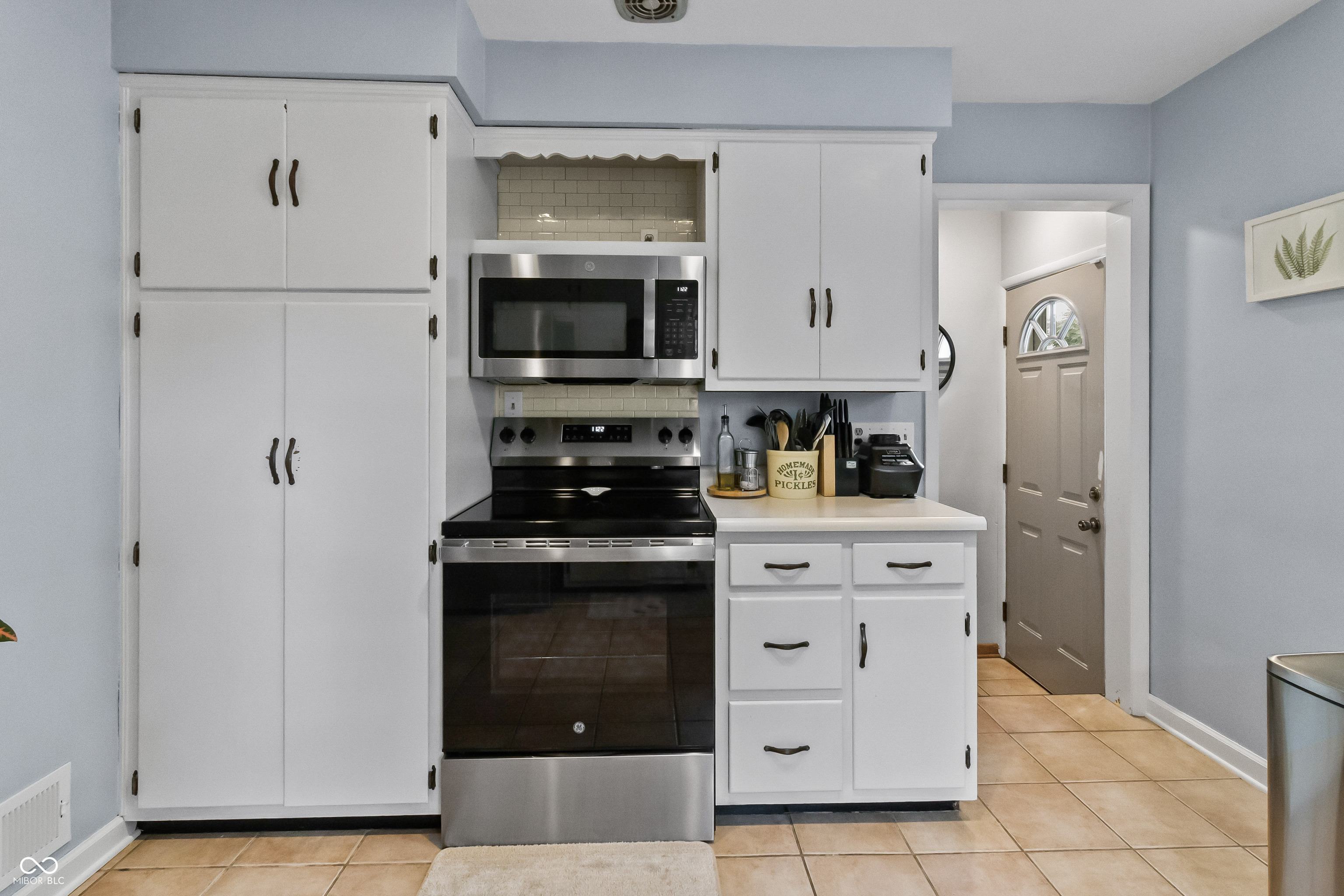 1231 N Whittier Place