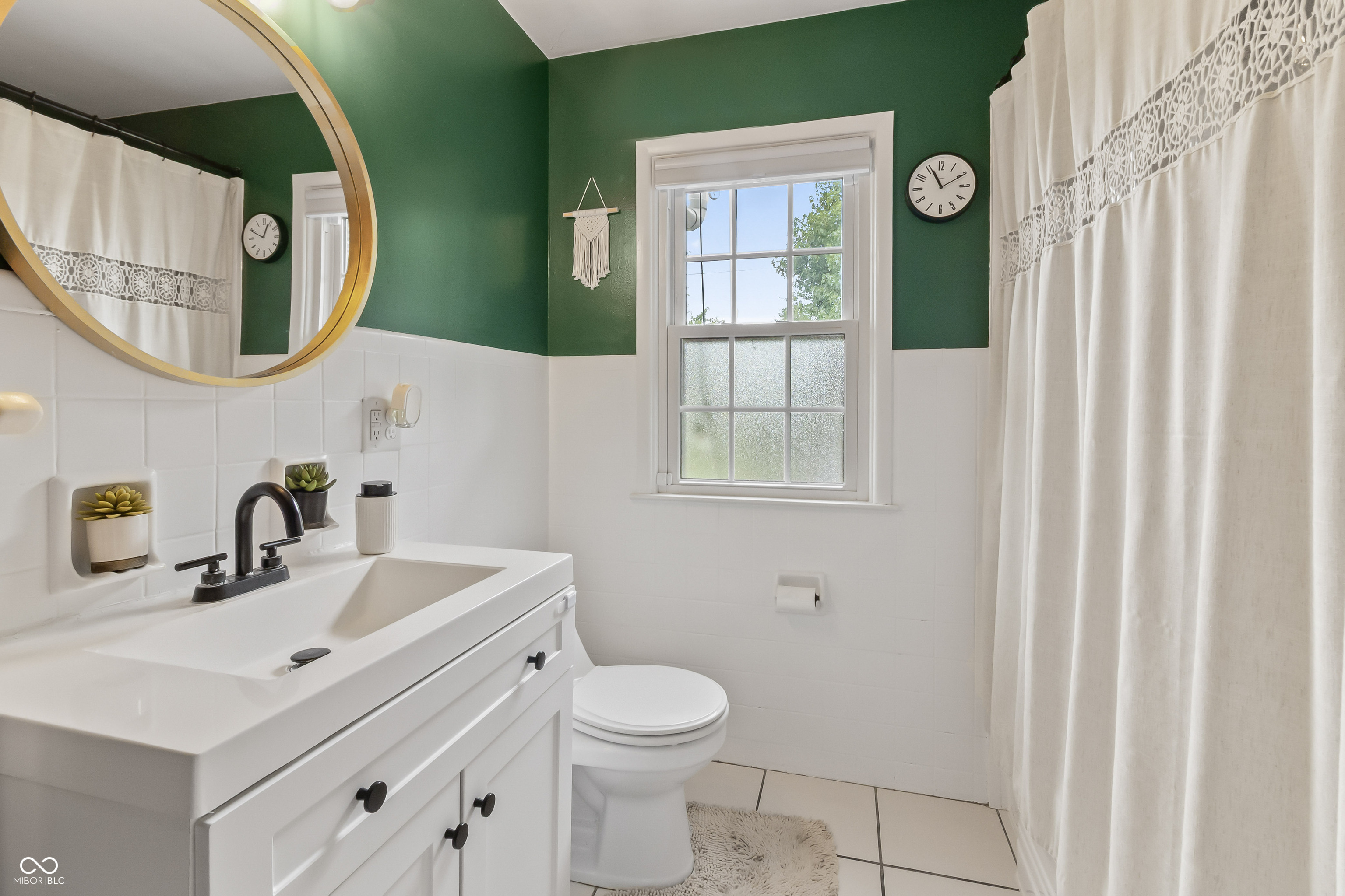 1231 N Whittier Place