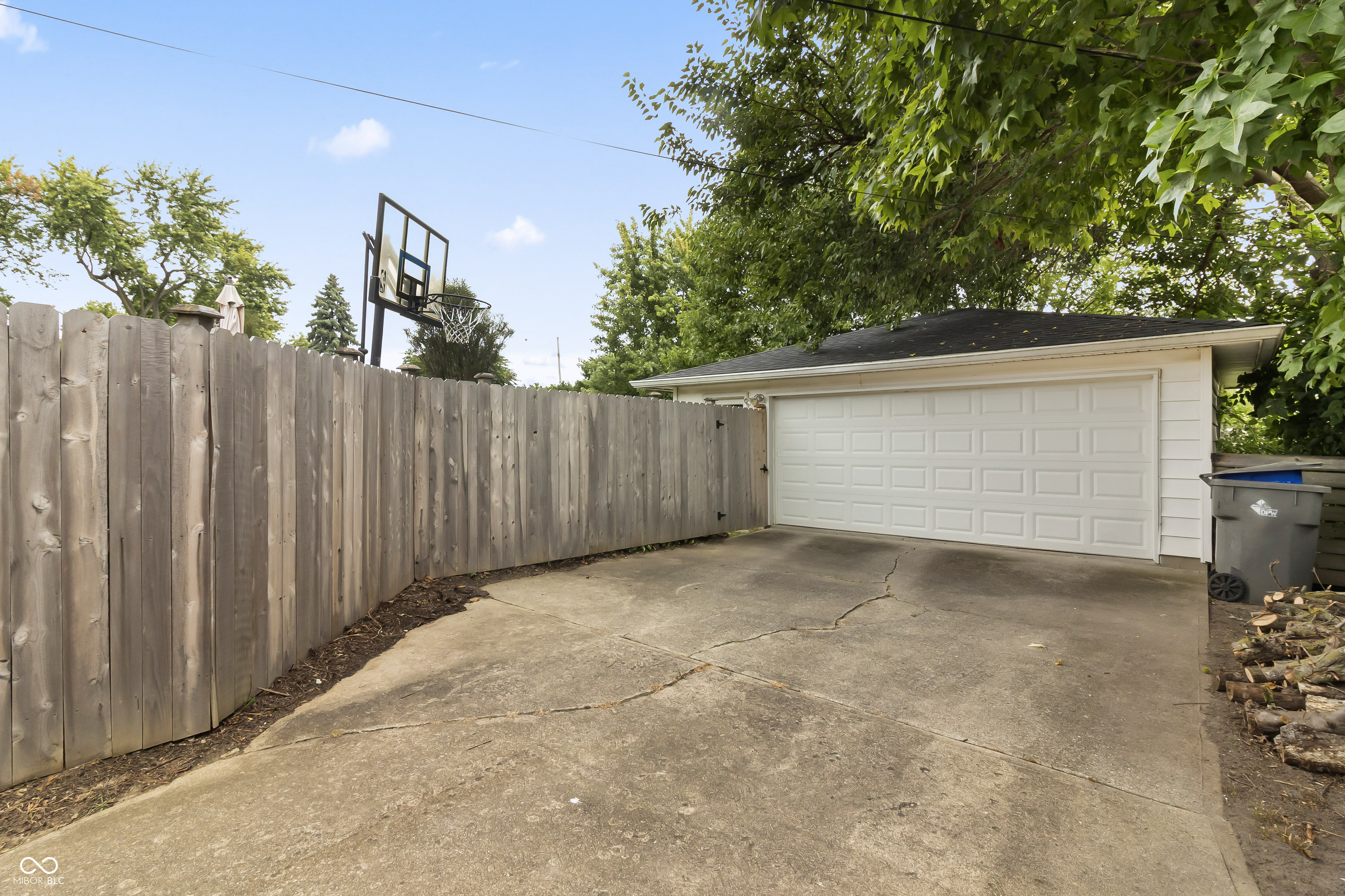 1231 N Whittier Place