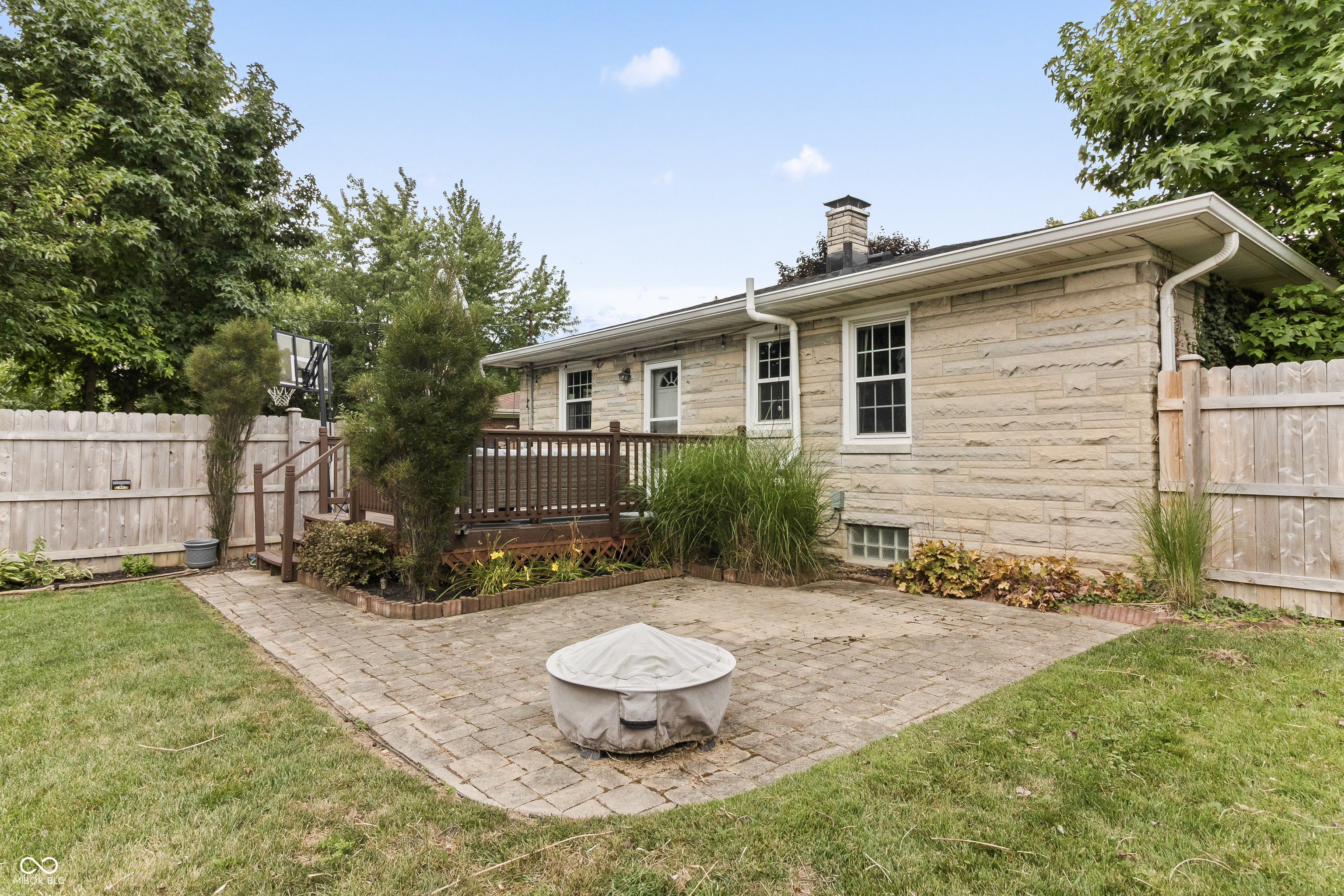 1231 N Whittier Place