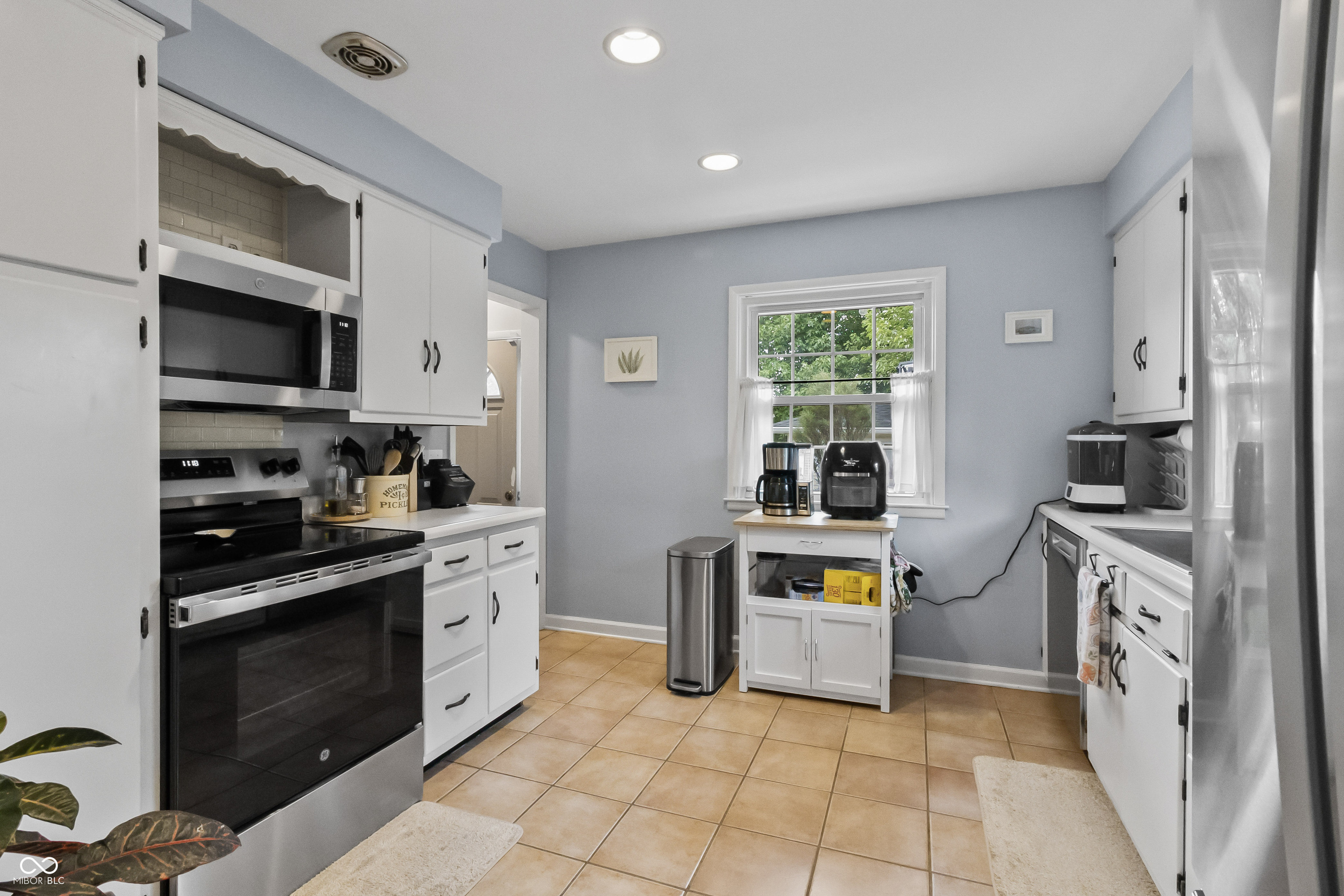 1231 N Whittier Place