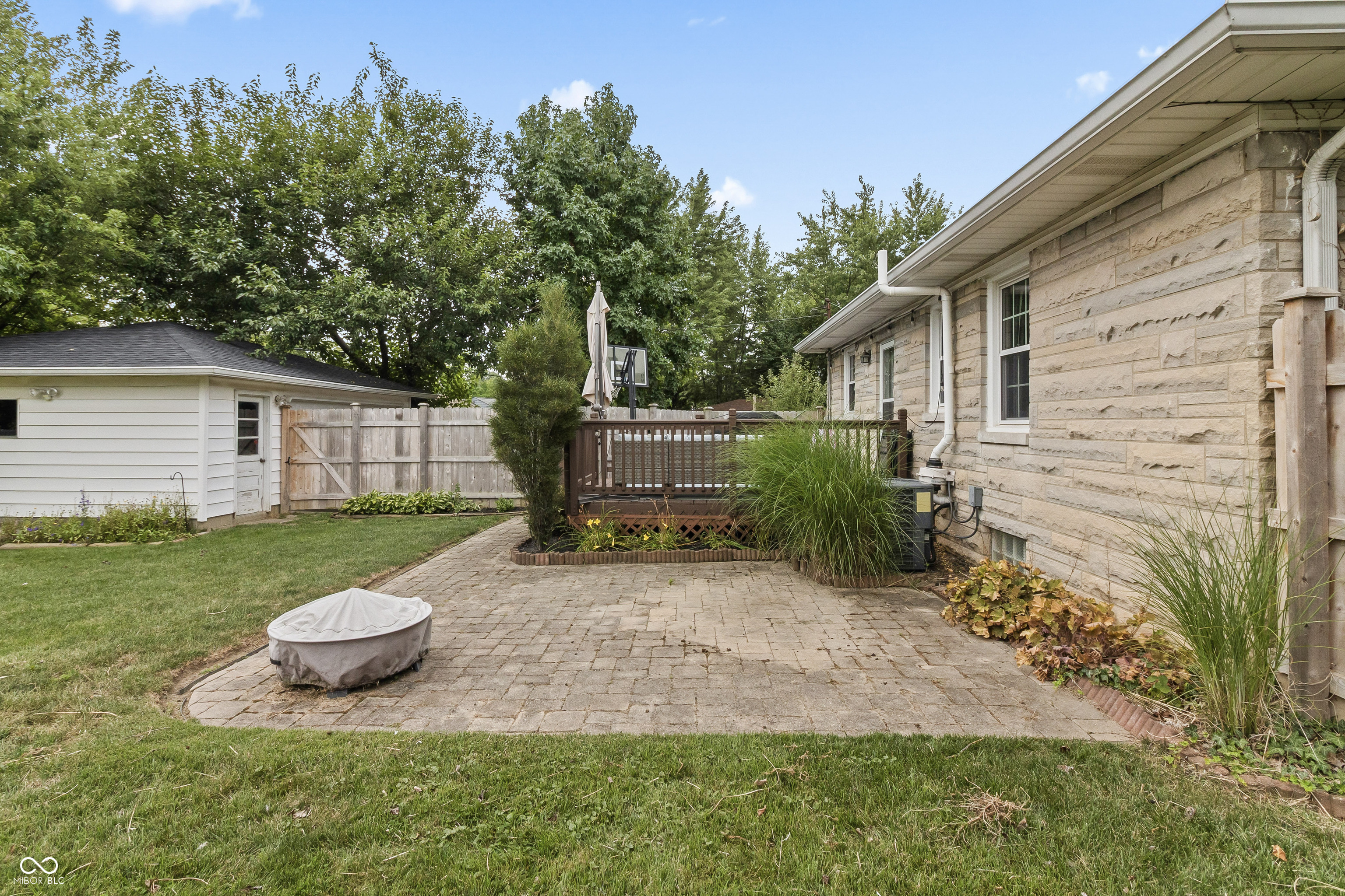 1231 N Whittier Place