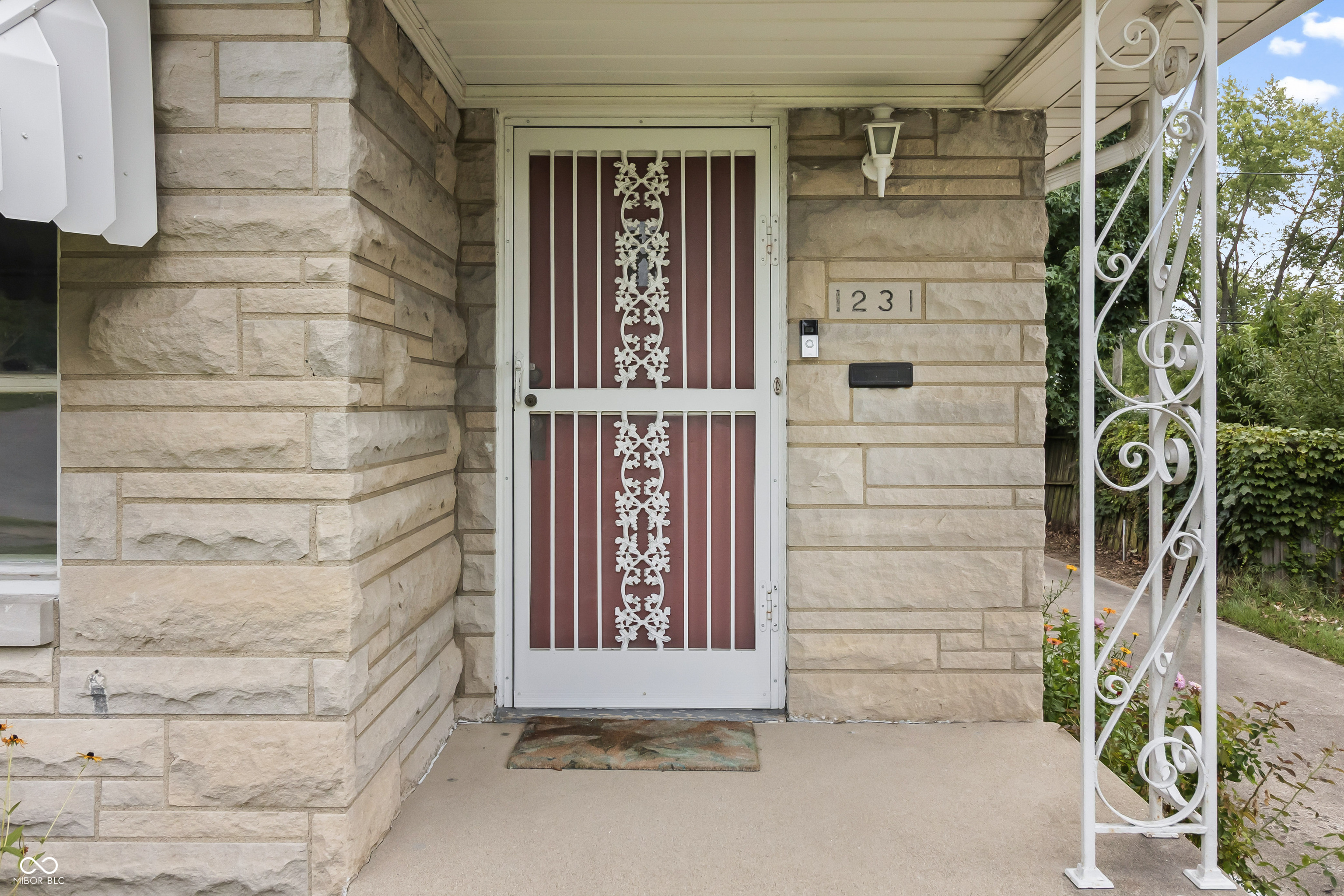 1231 N Whittier Place