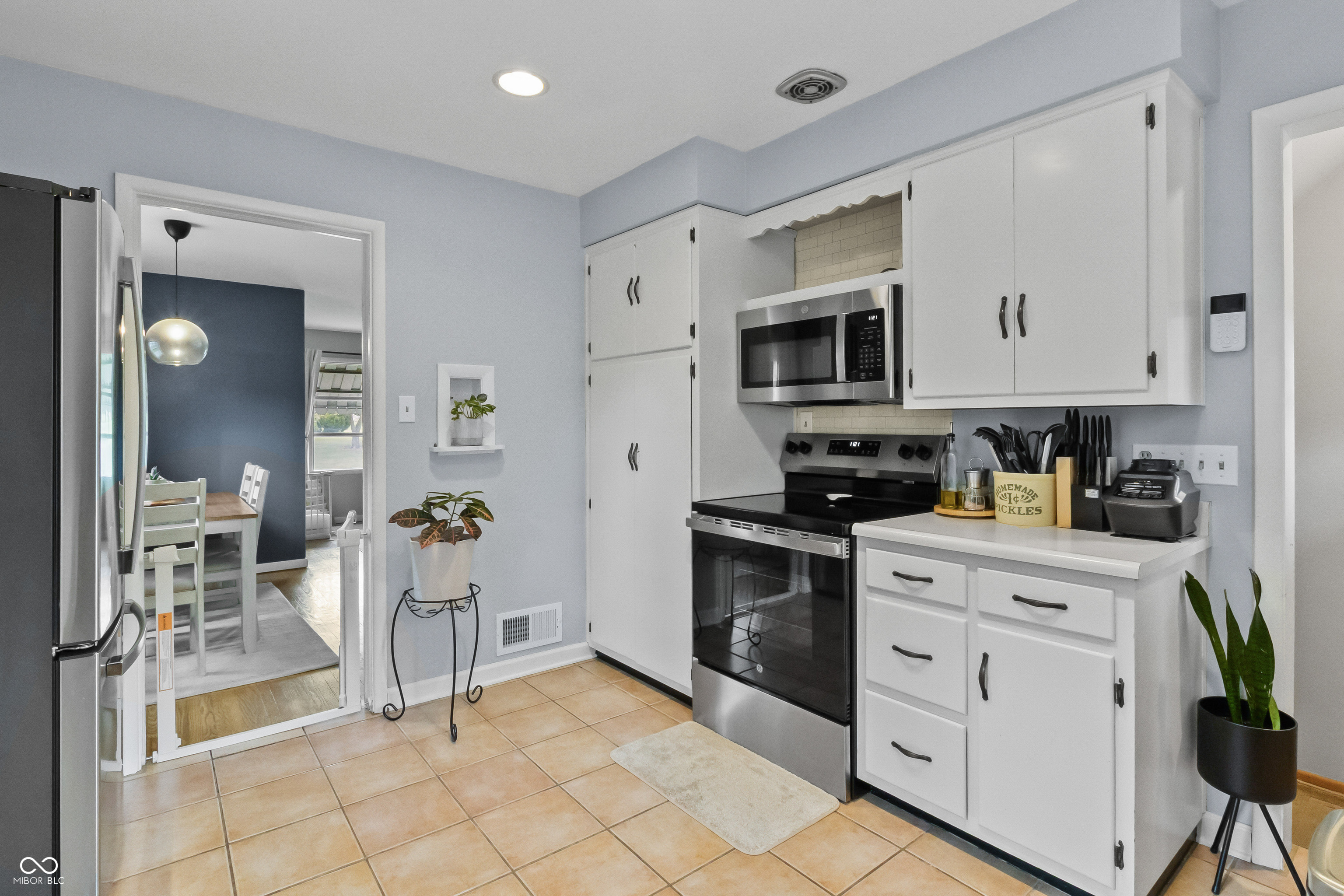 1231 N Whittier Place