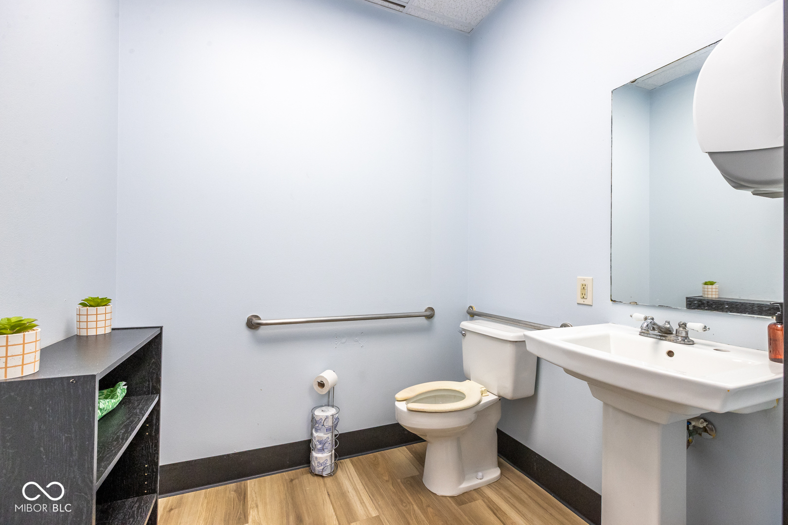 190 W Green Meadows Drive