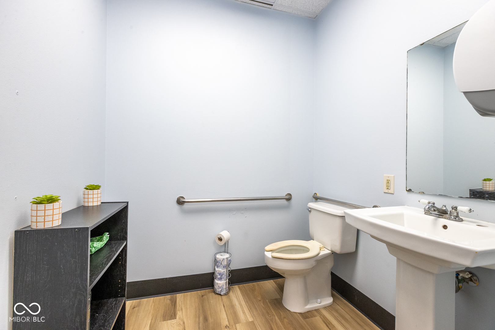 190 W Green Meadows Drive