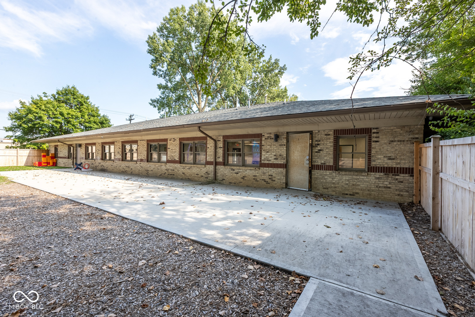 190 W Green Meadows Drive