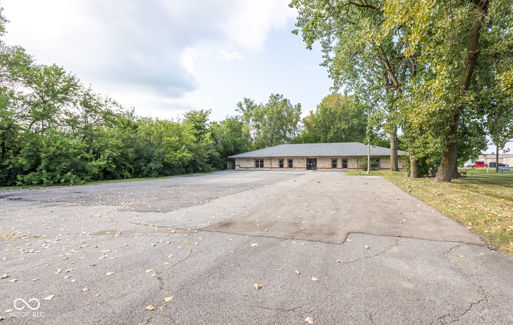 190 W Green Meadows Drive