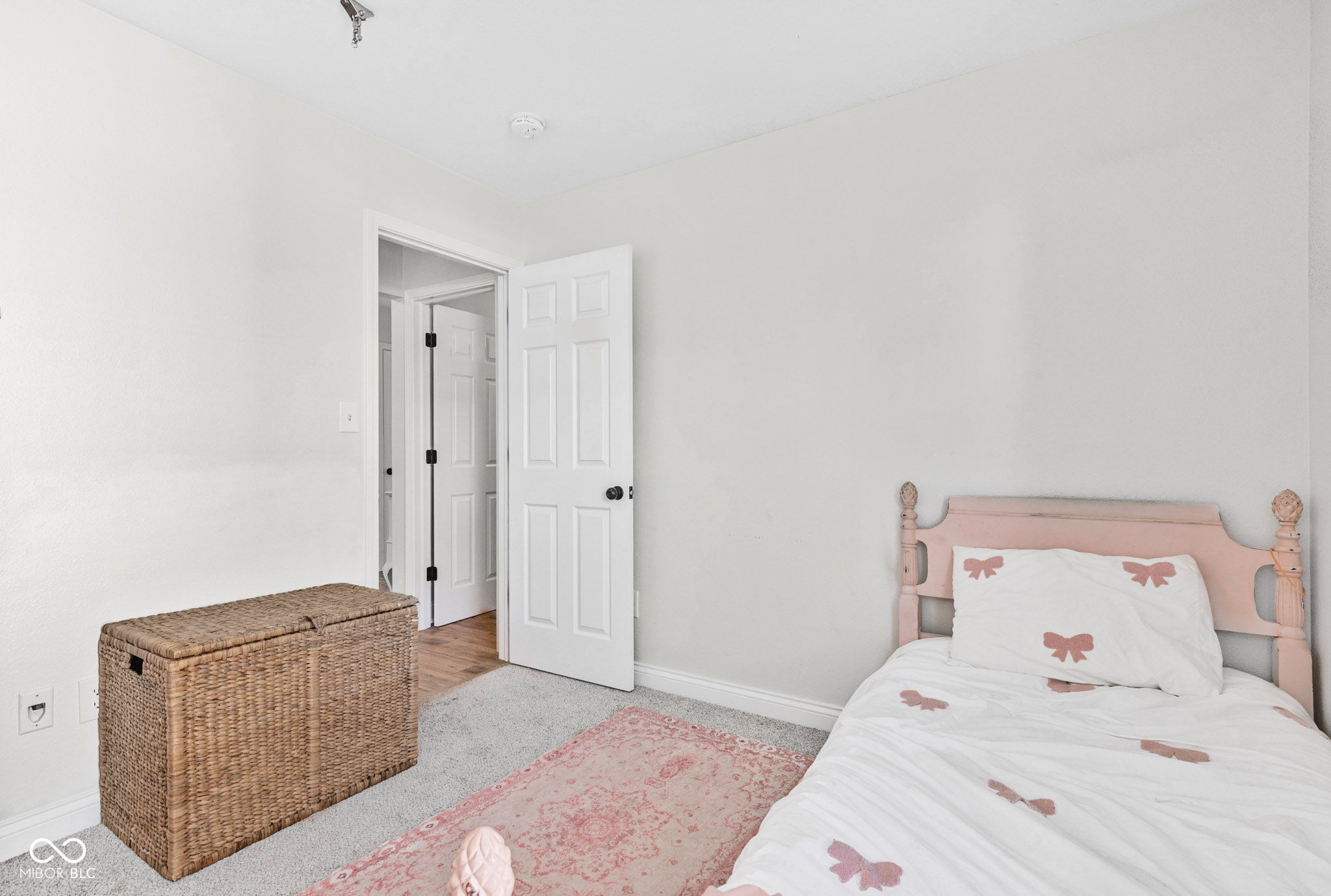 1035 W Muskegon Drive