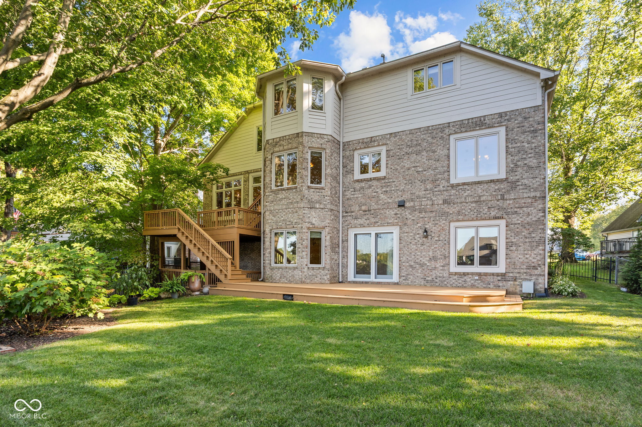 817 Hickory Way