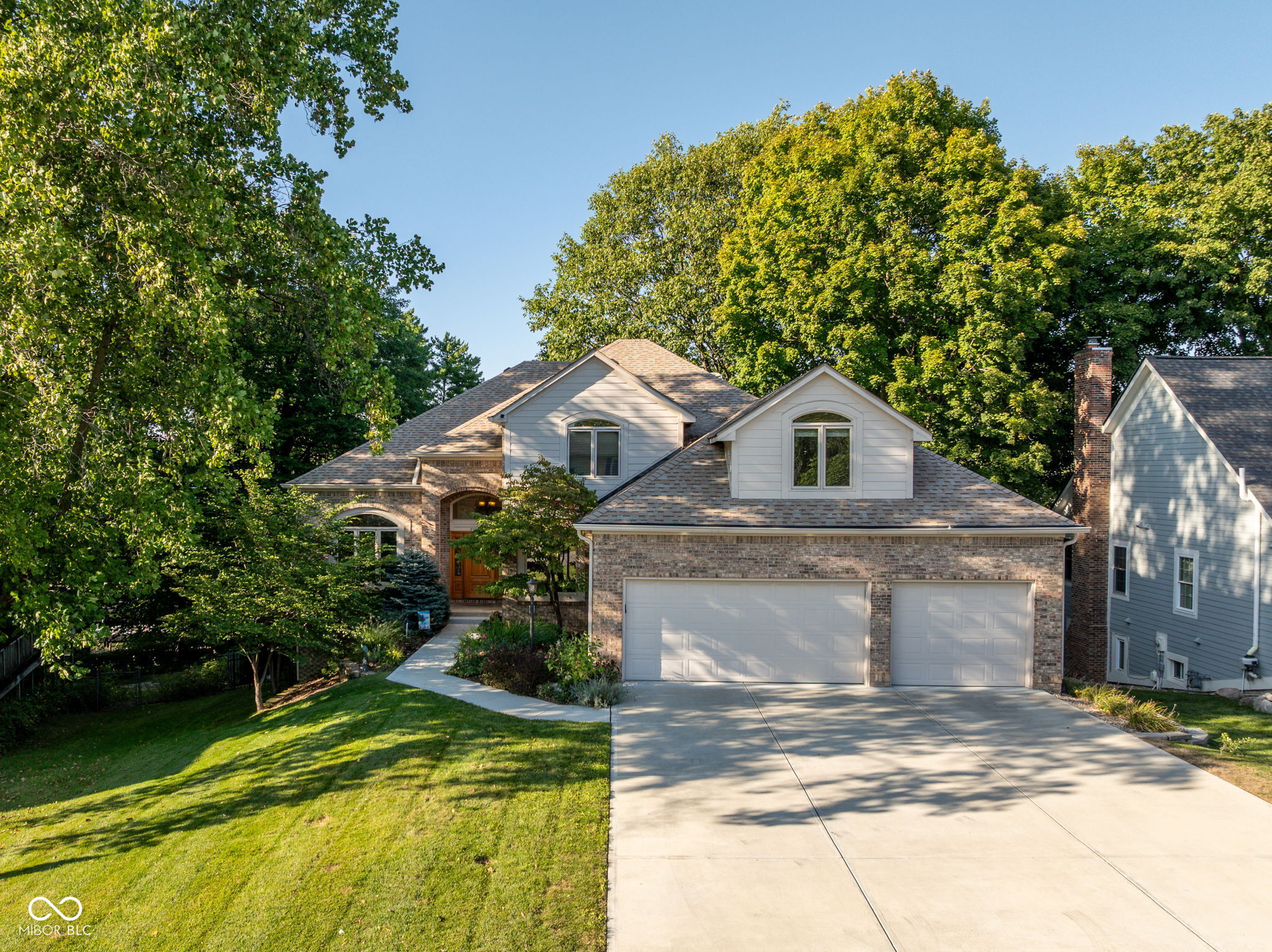 817 Hickory Way