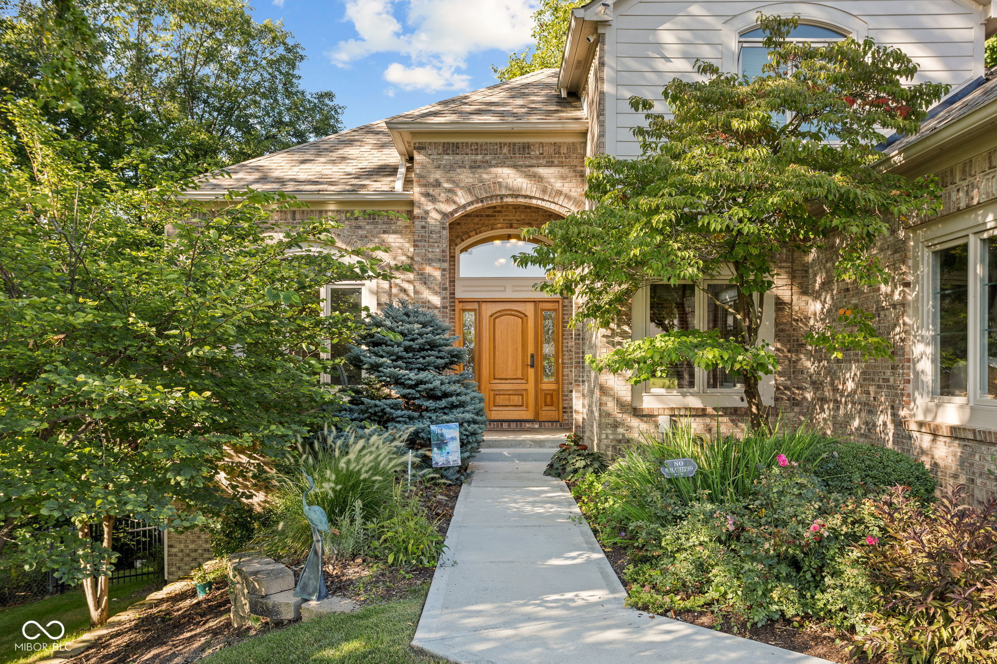 817 Hickory Way