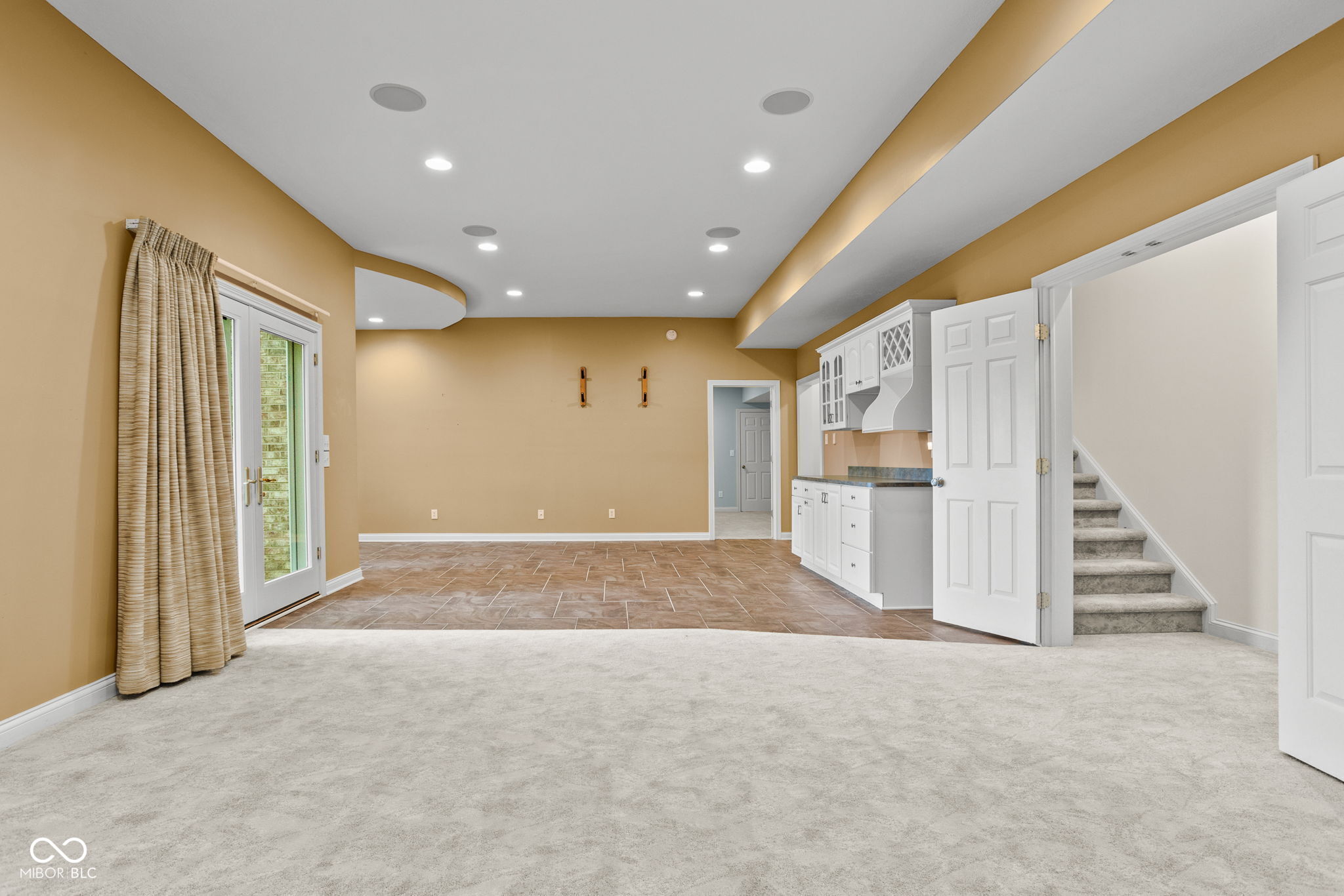 817 Hickory Way