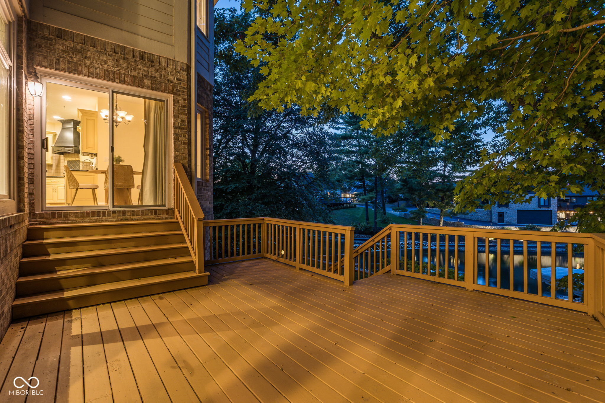 817 Hickory Way