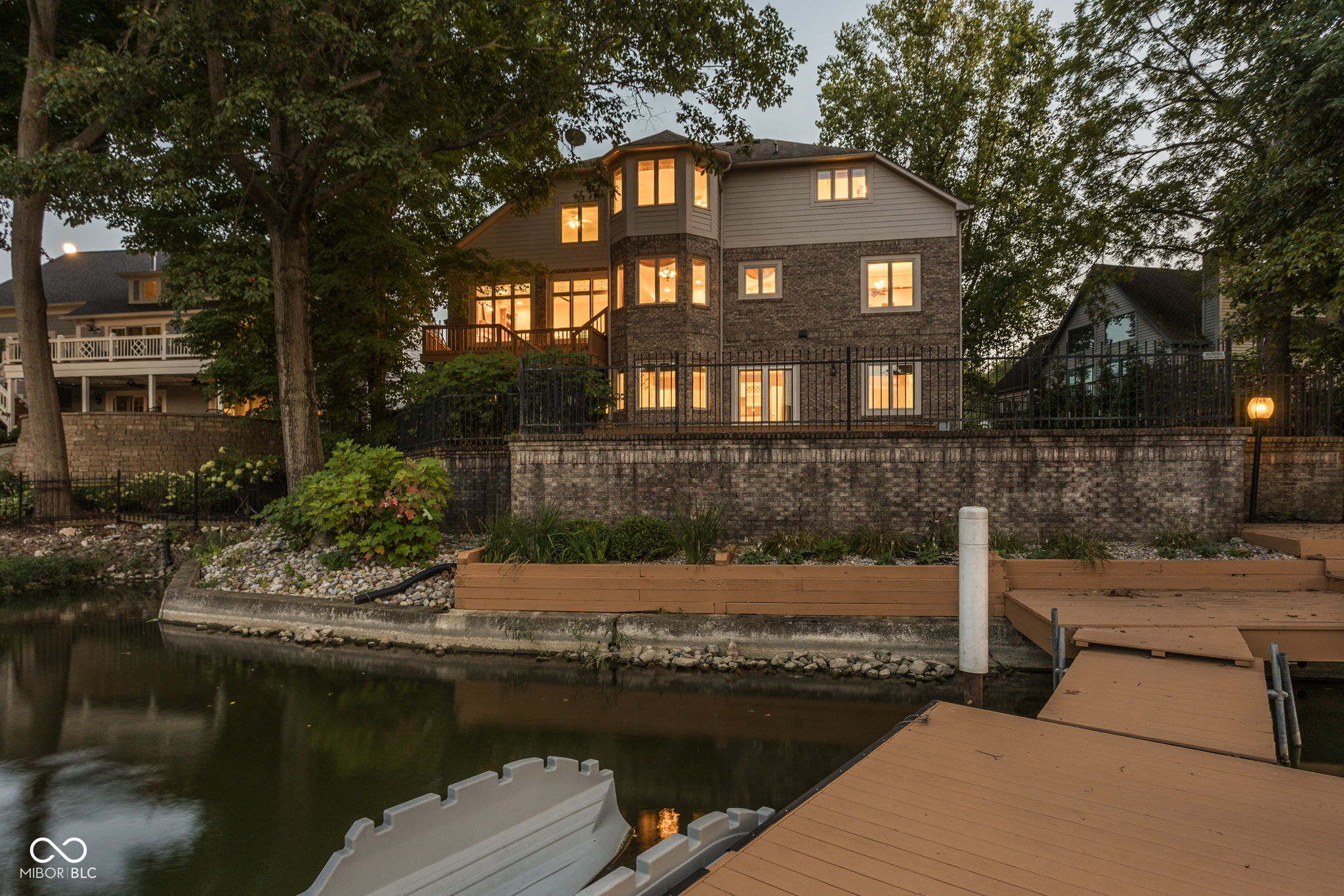 817 Hickory Way