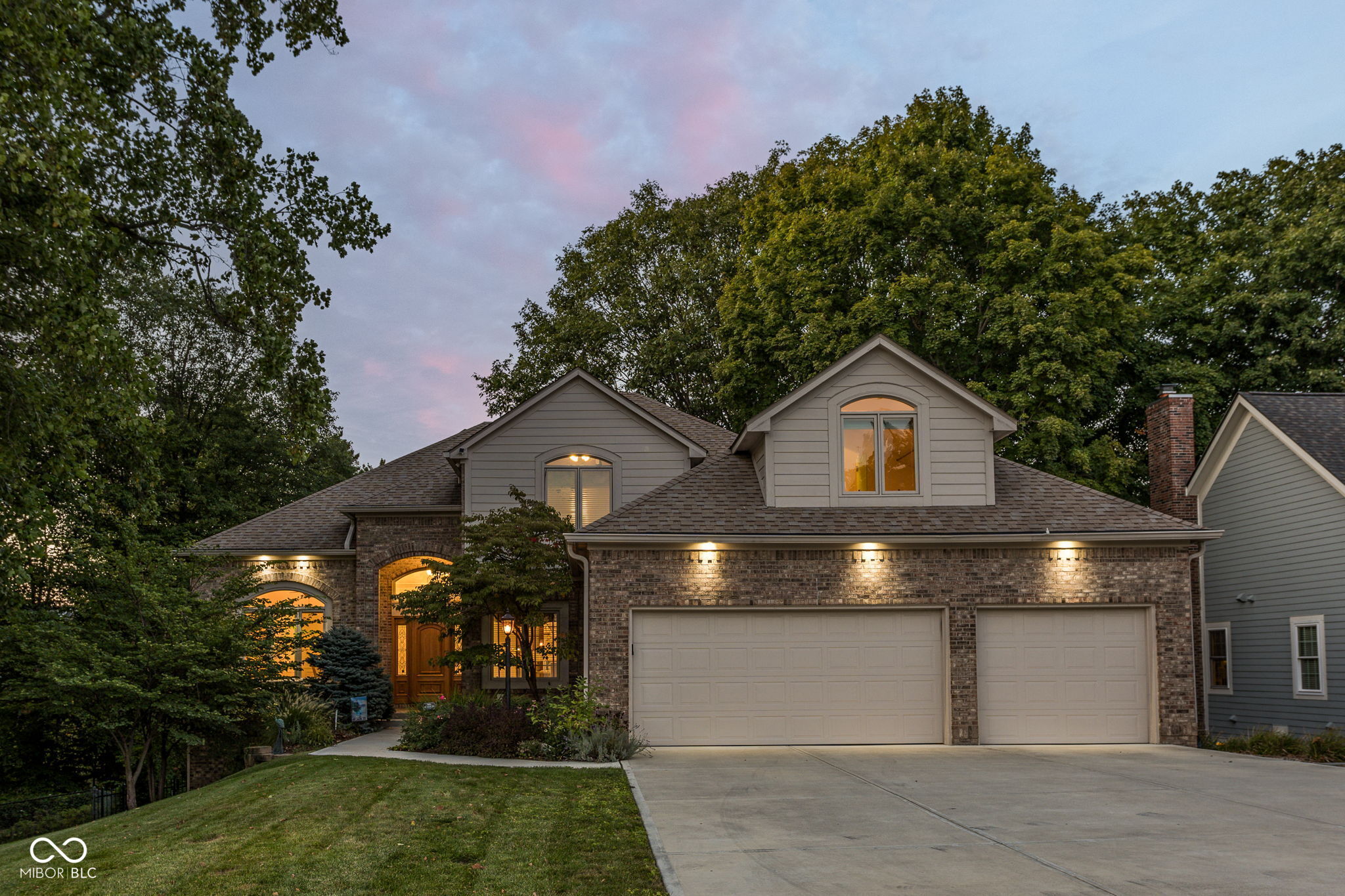 817 Hickory Way
