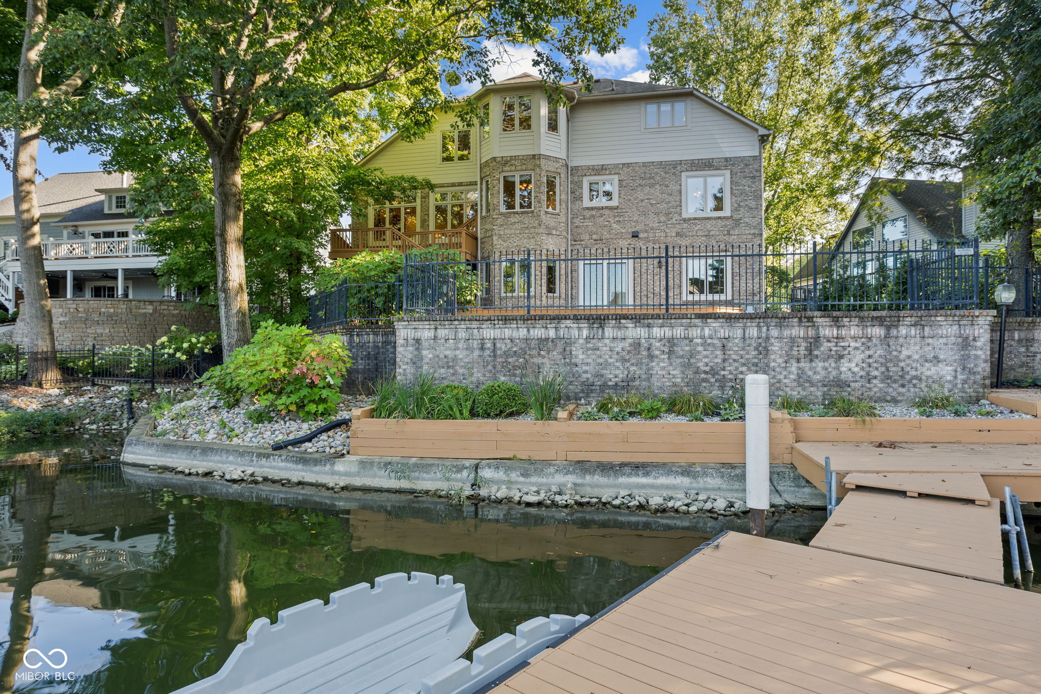 817 Hickory Way
