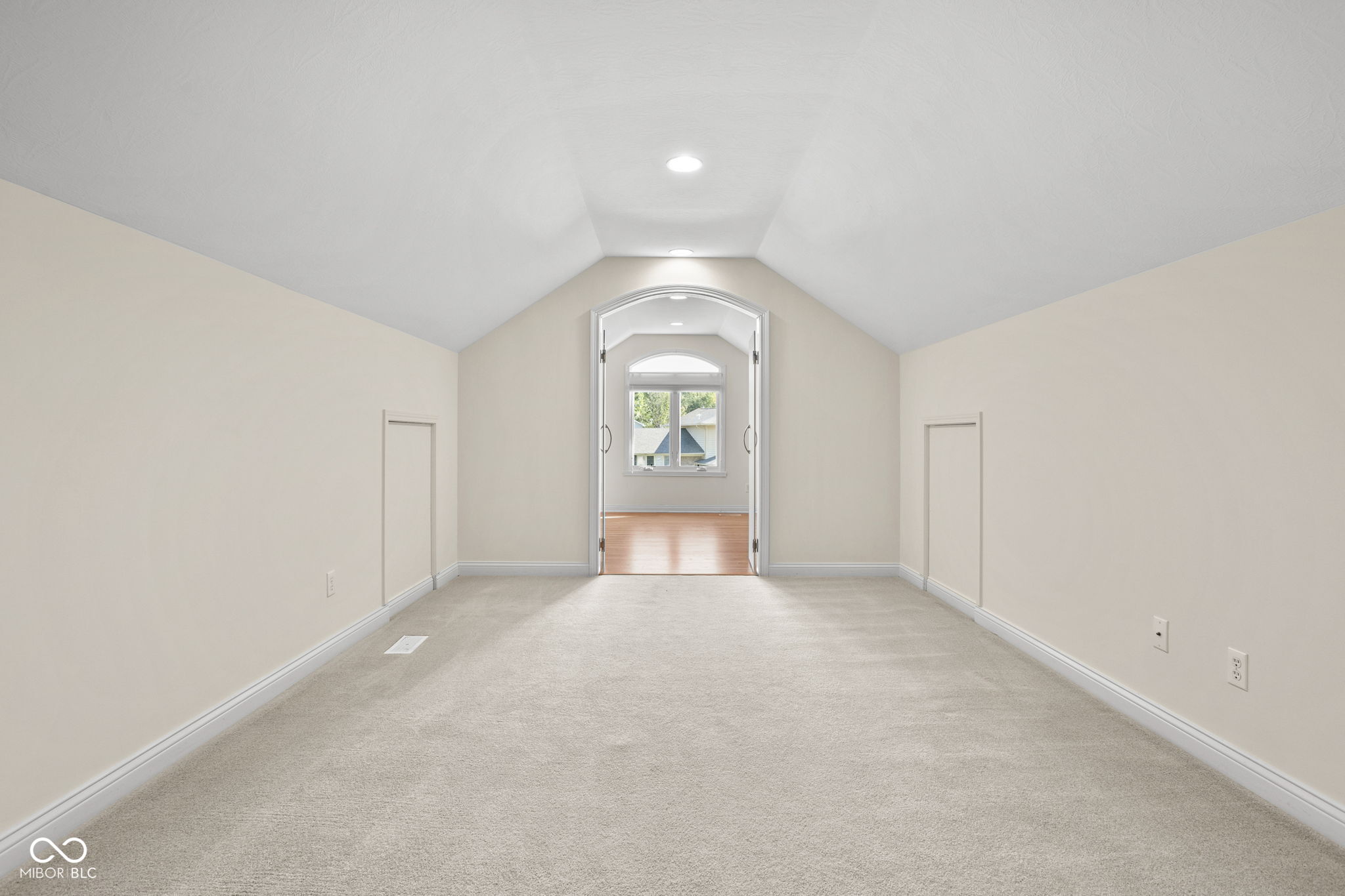 817 Hickory Way