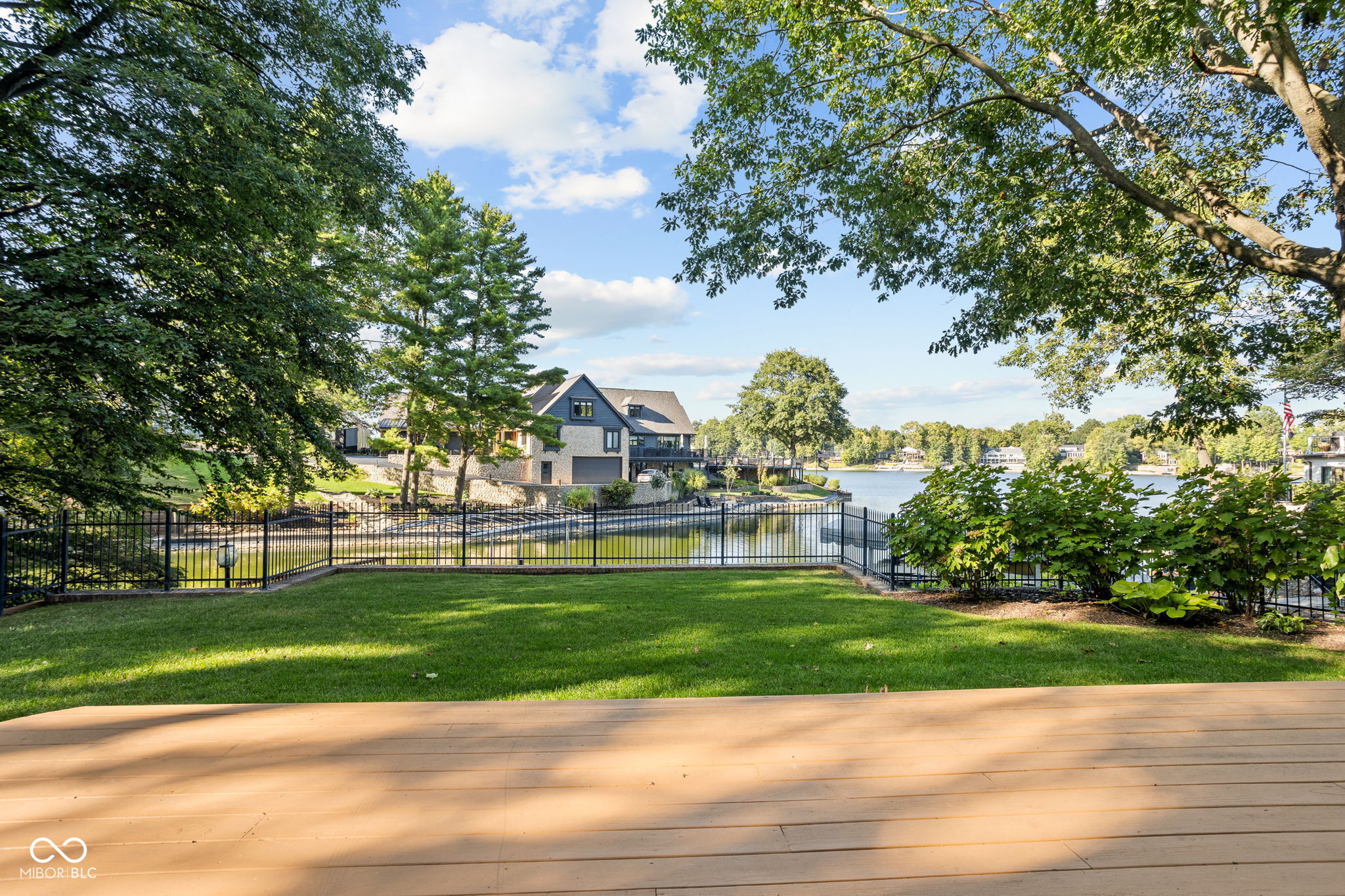 817 Hickory Way