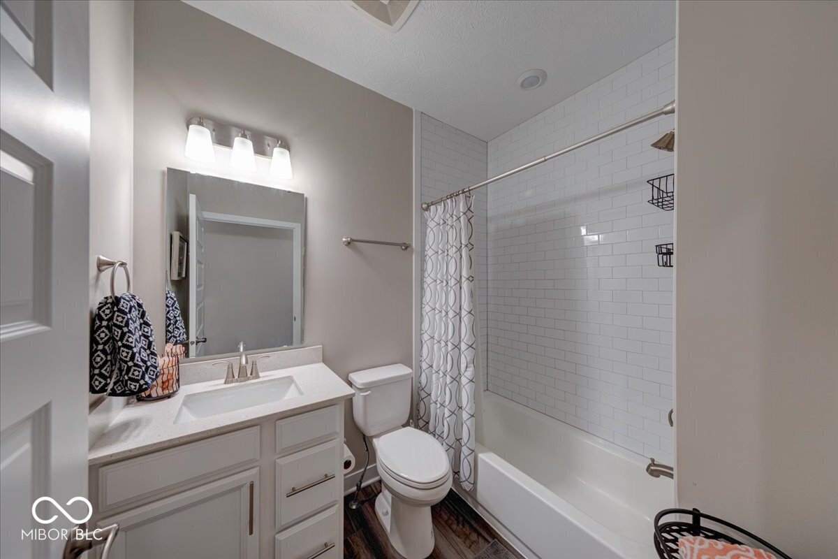 4846 E Amesbury Place