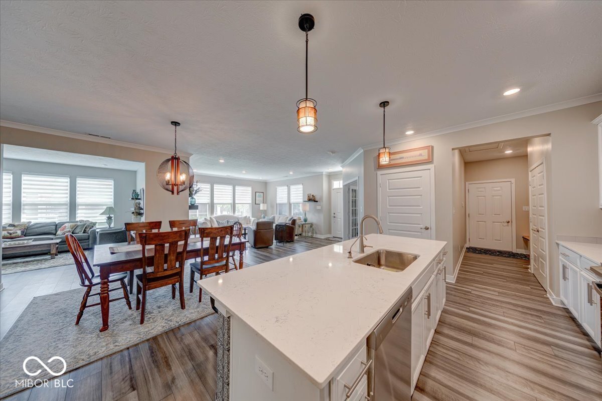 4846 E Amesbury Place