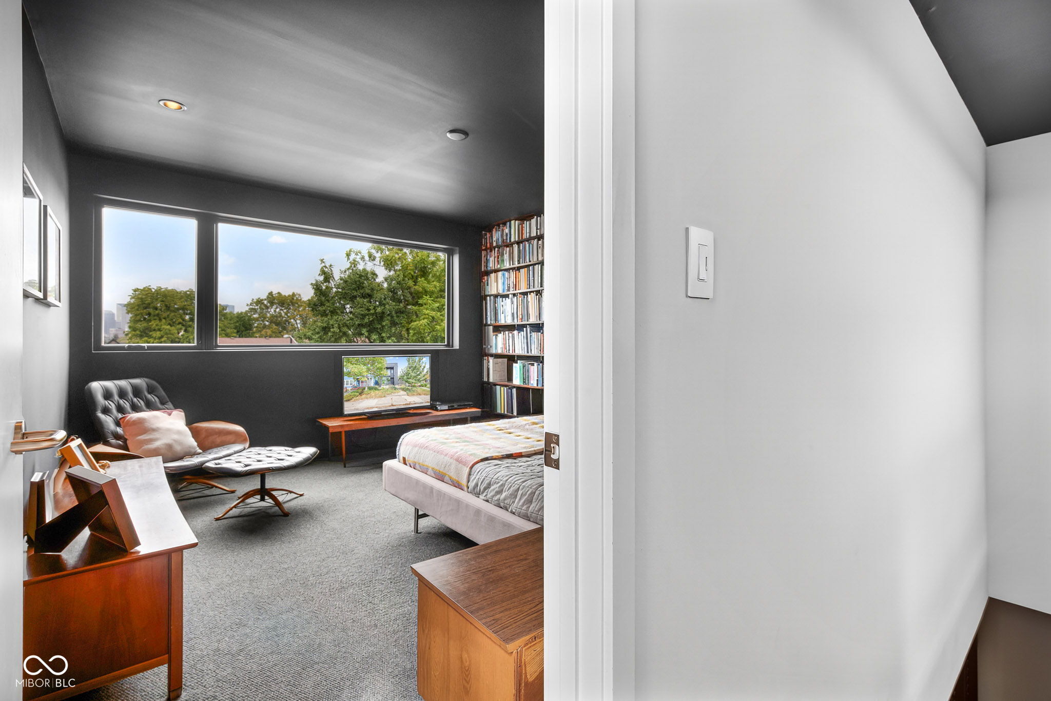 1060 Hosbrook Street