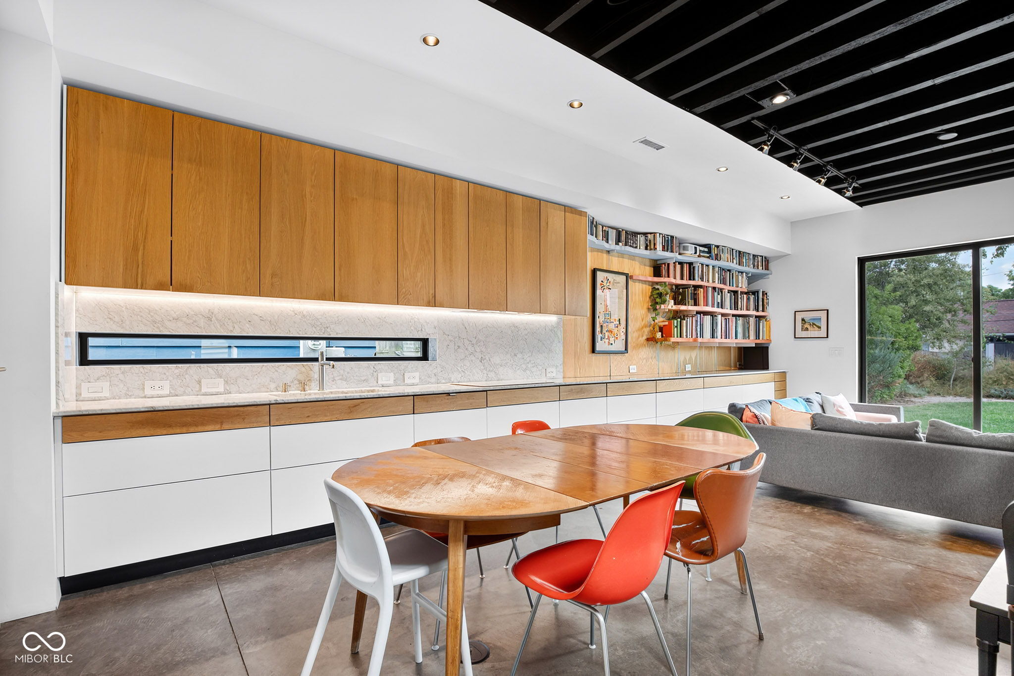 1060 Hosbrook Street