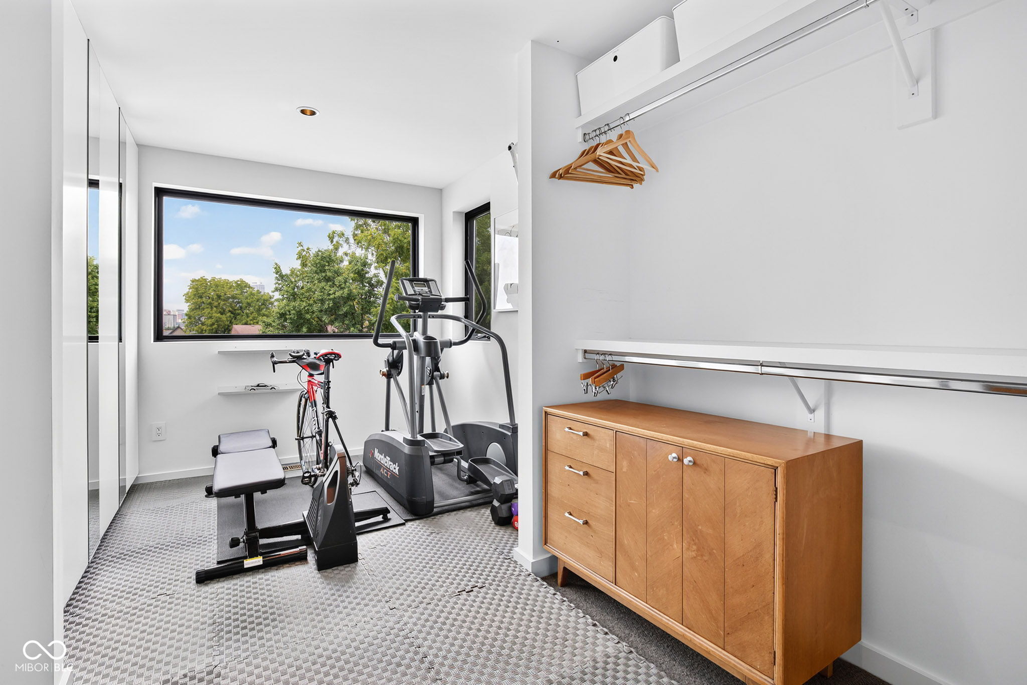 1060 Hosbrook Street