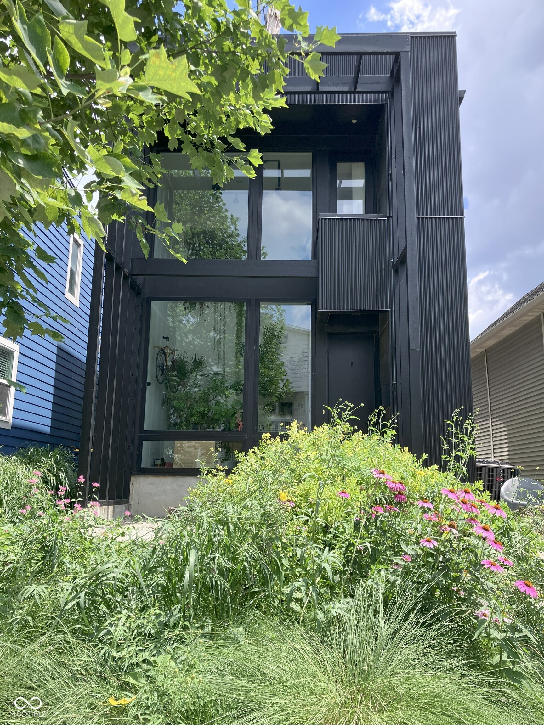 1060 Hosbrook Street