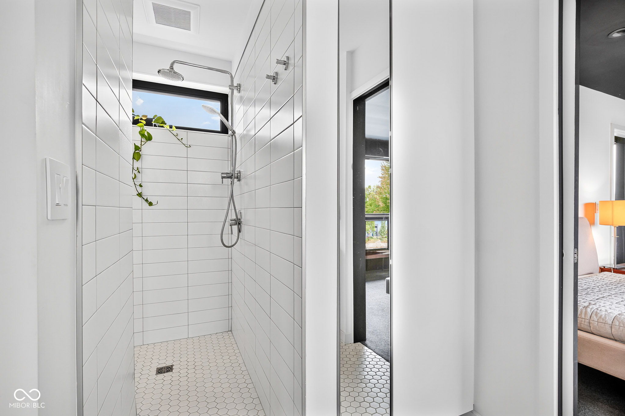 1060 Hosbrook Street