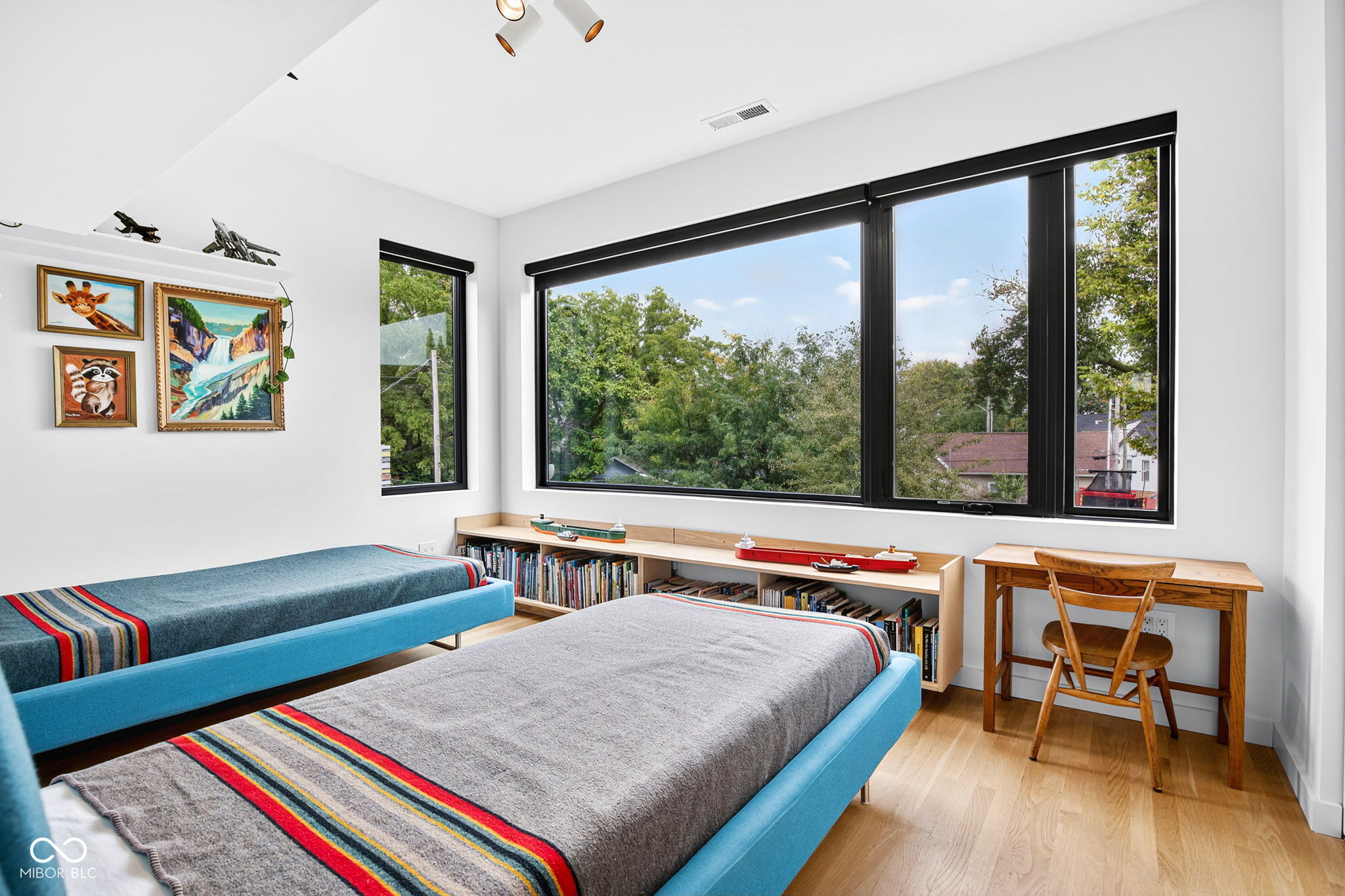 1060 Hosbrook Street