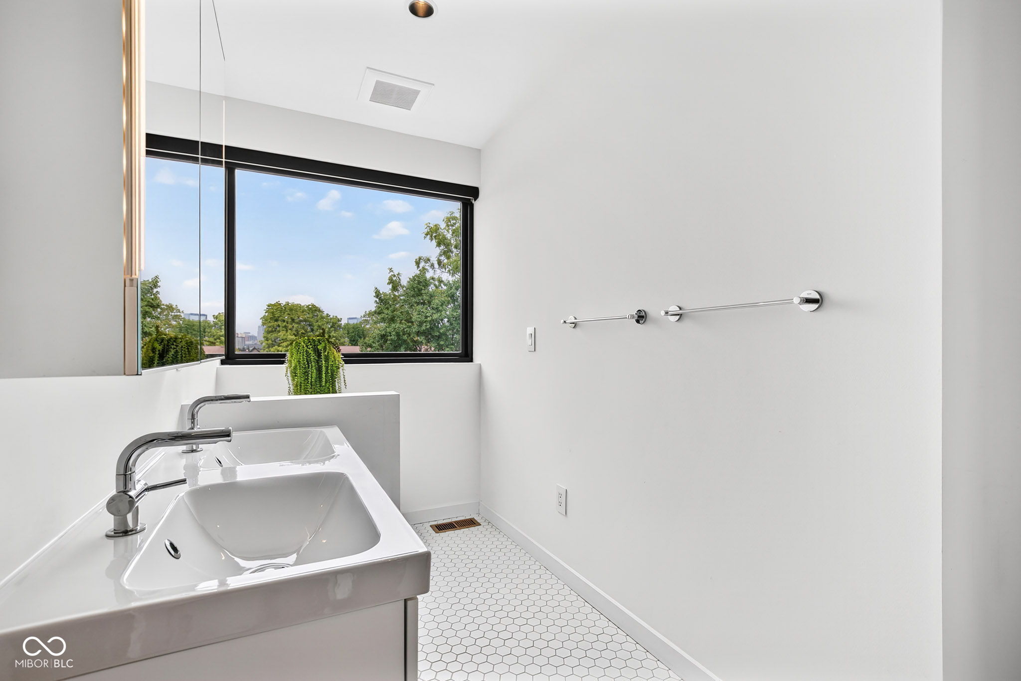 1060 Hosbrook Street