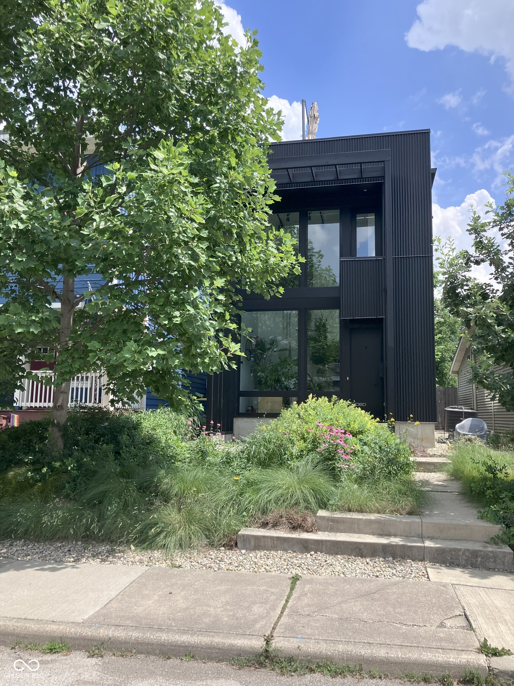 1060 Hosbrook Street