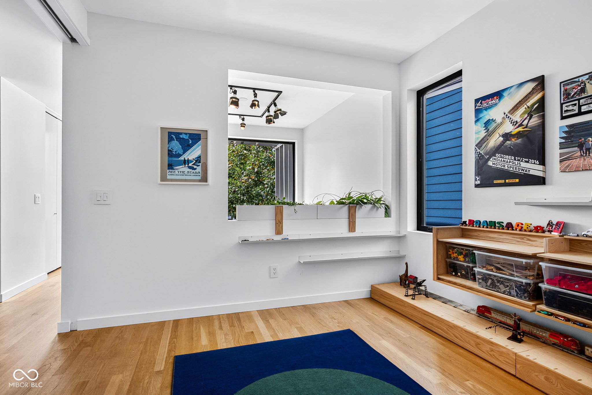 1060 Hosbrook Street