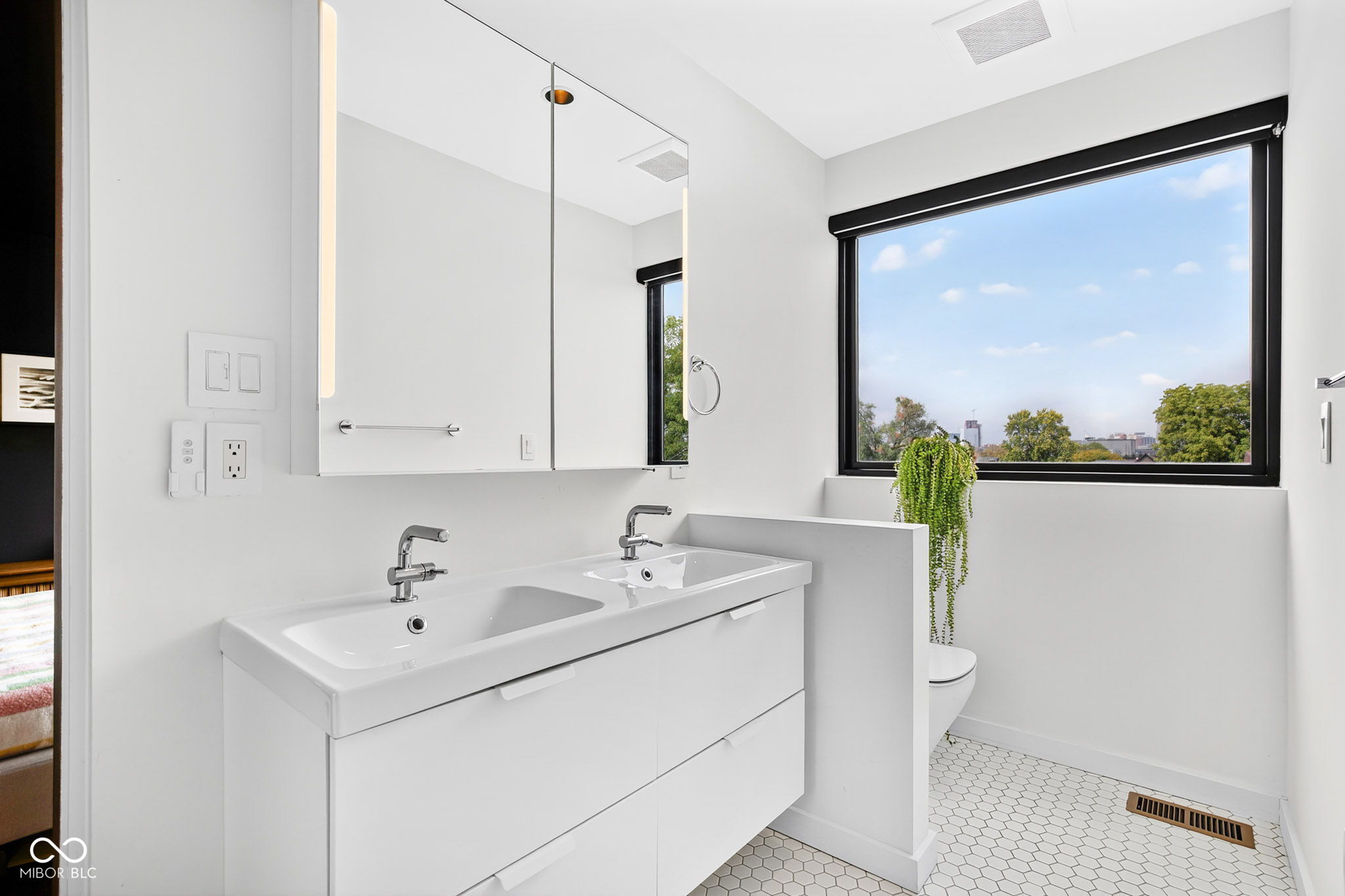 1060 Hosbrook Street