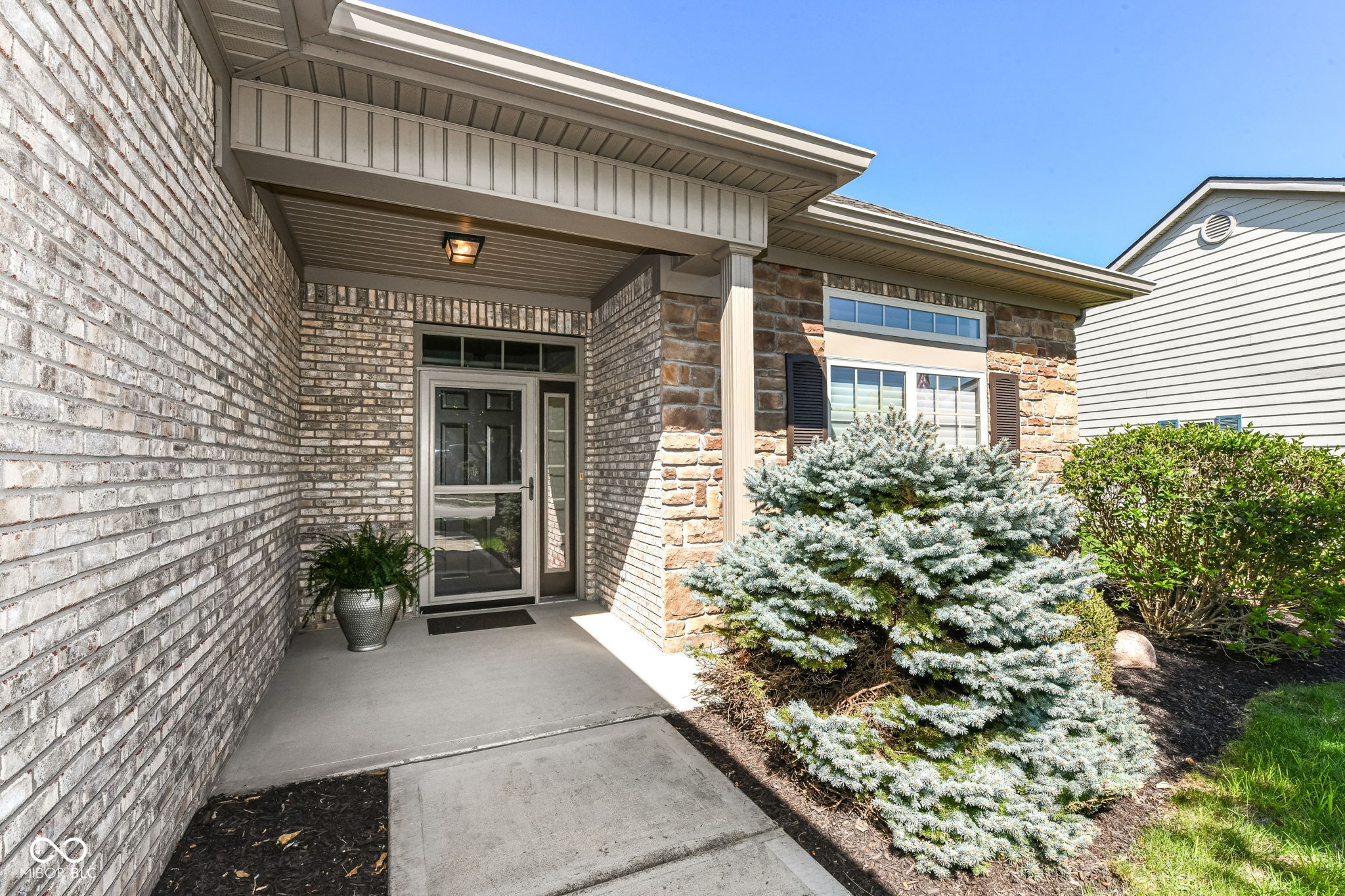 7122 Willowleaf Court