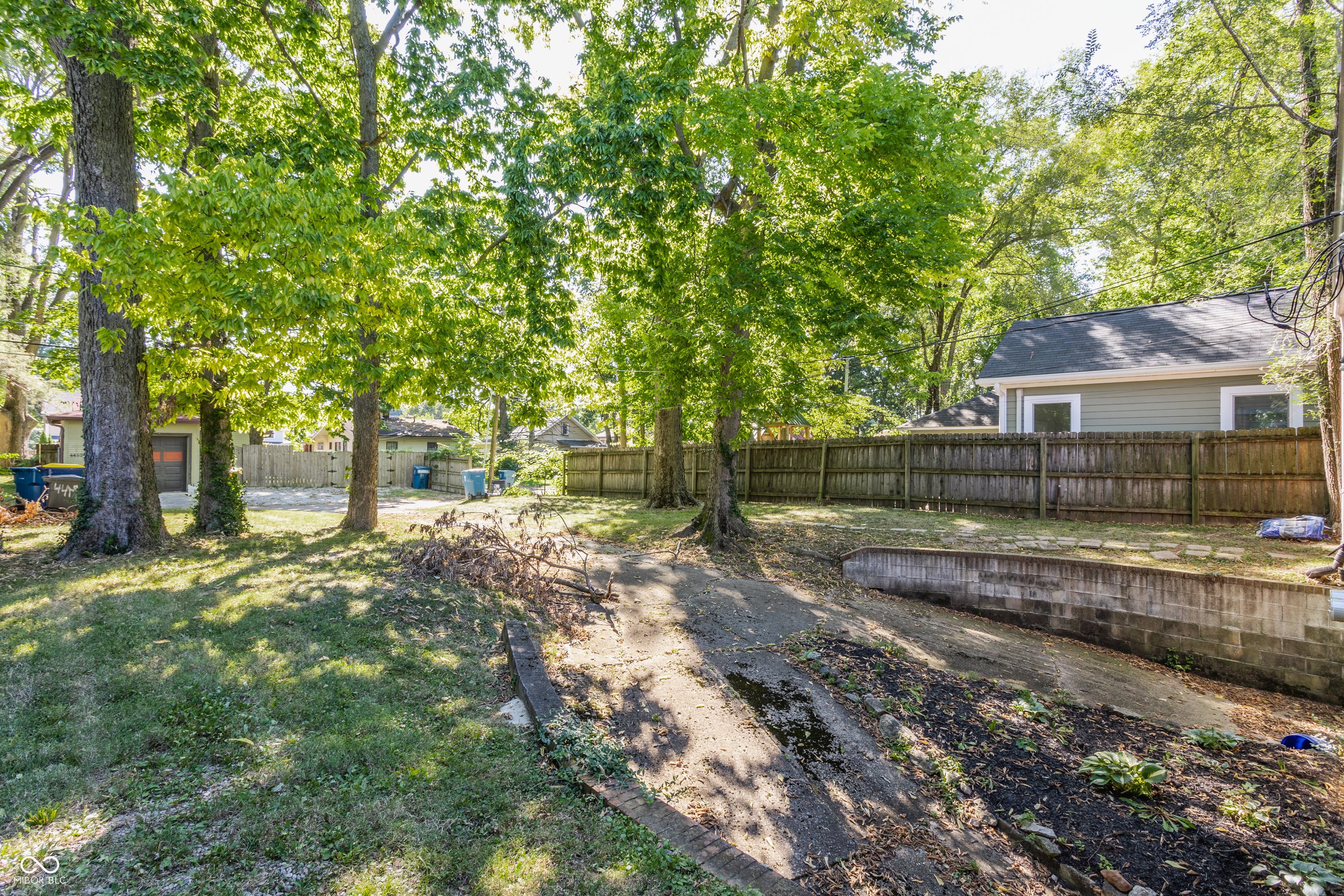 4449 N College Avenue