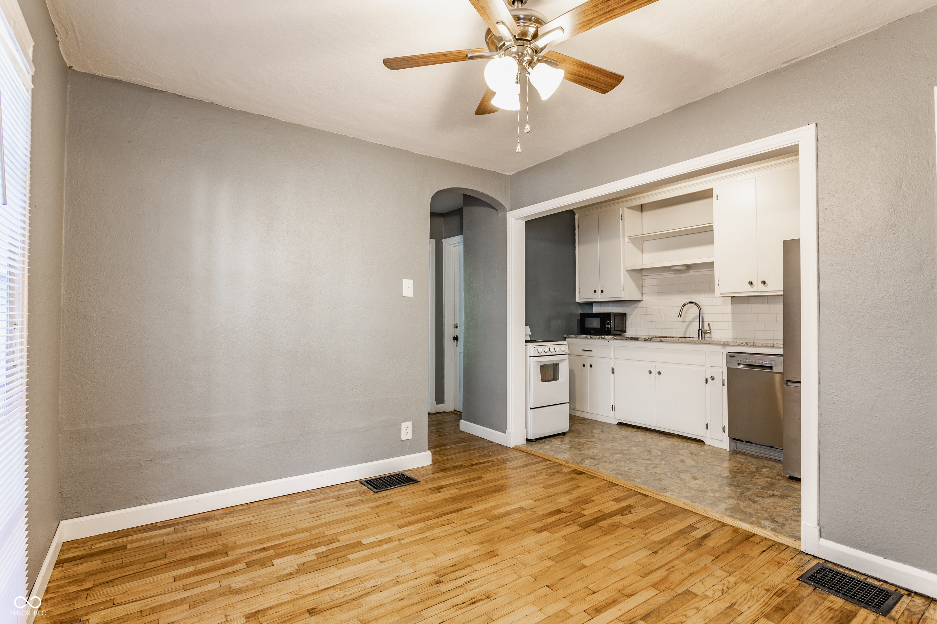 4449 N College Avenue