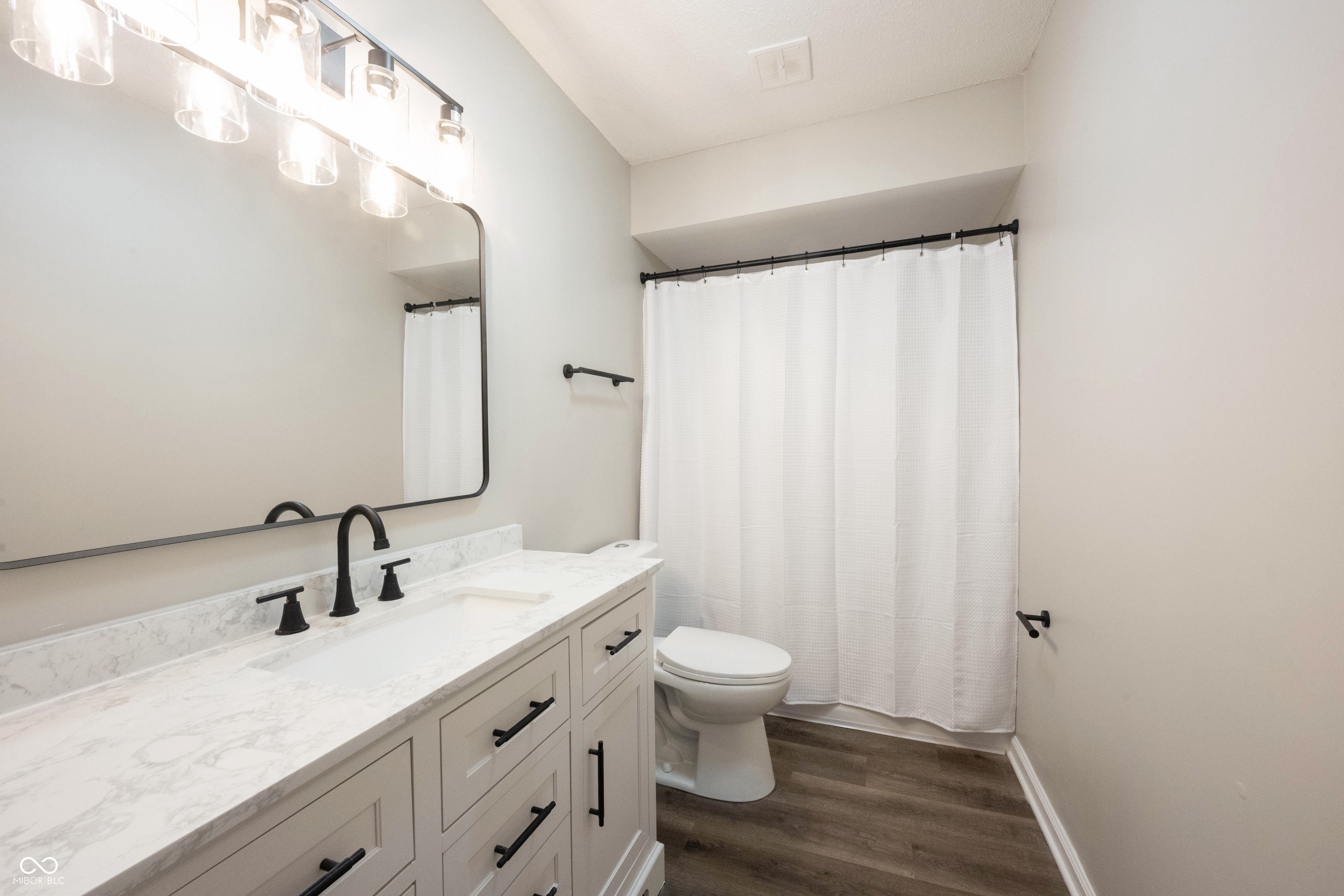 398 Hunters Lane Unit: APT A