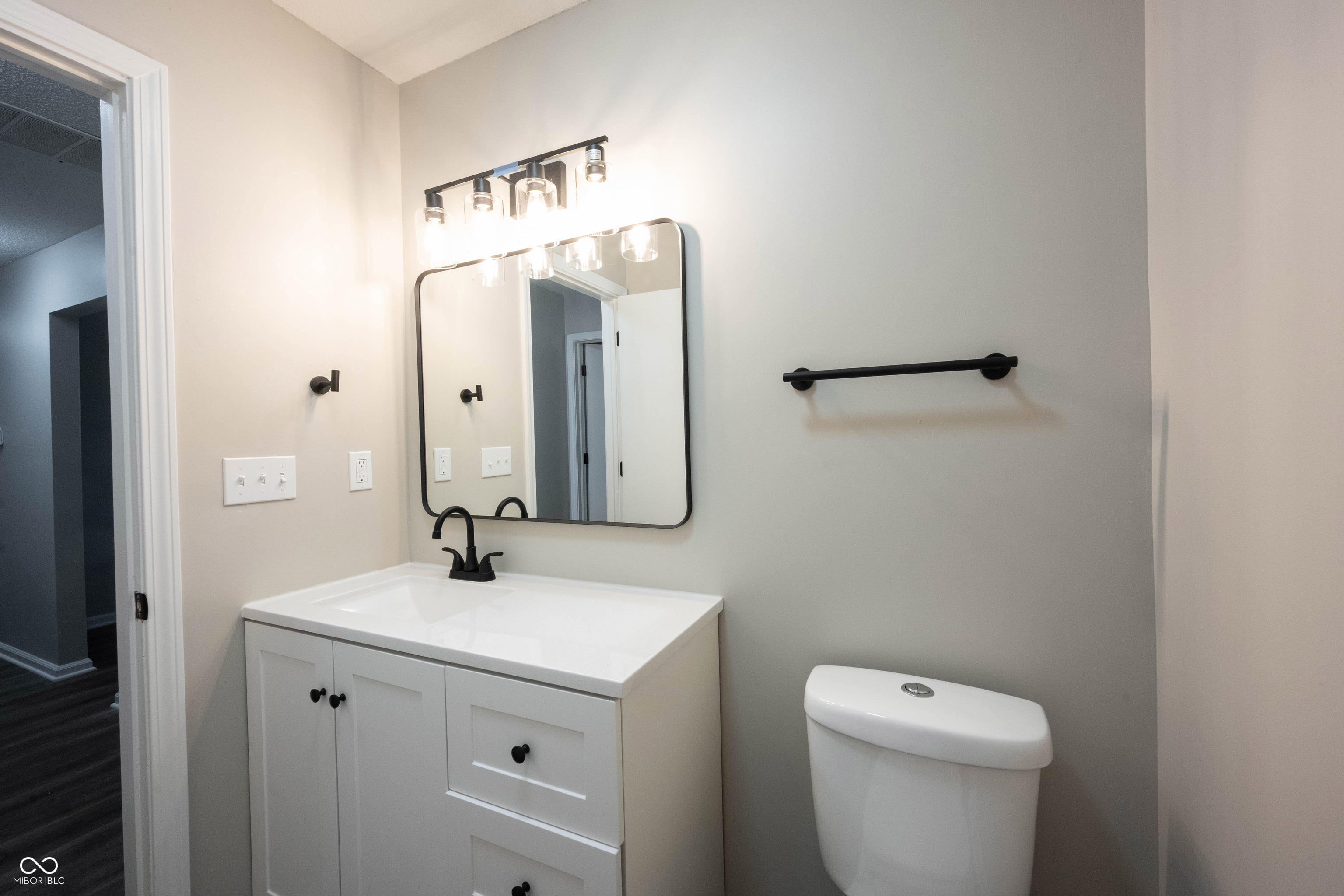 398 Hunters Lane Unit: APT A