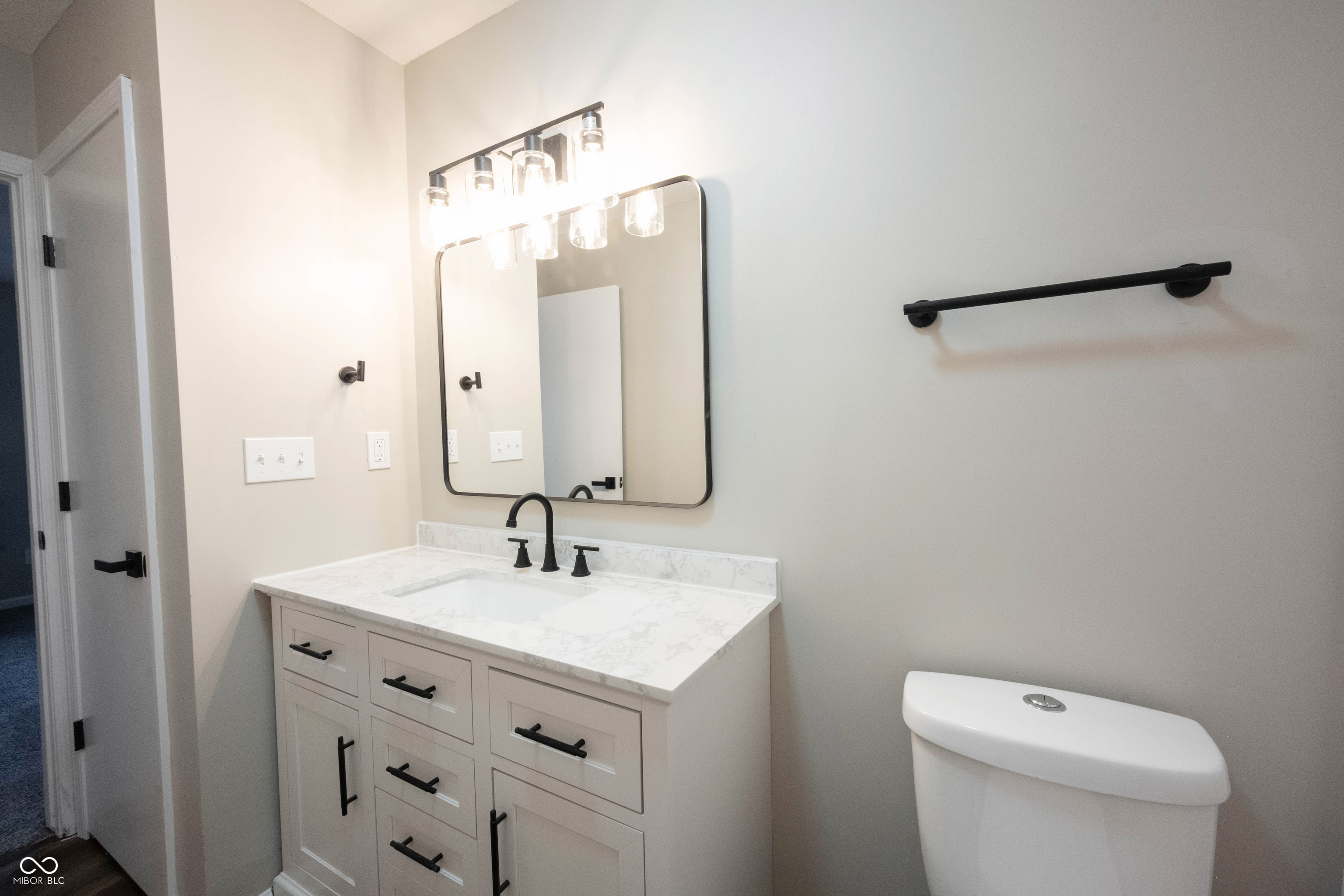 398 Hunters Lane Unit: APT A